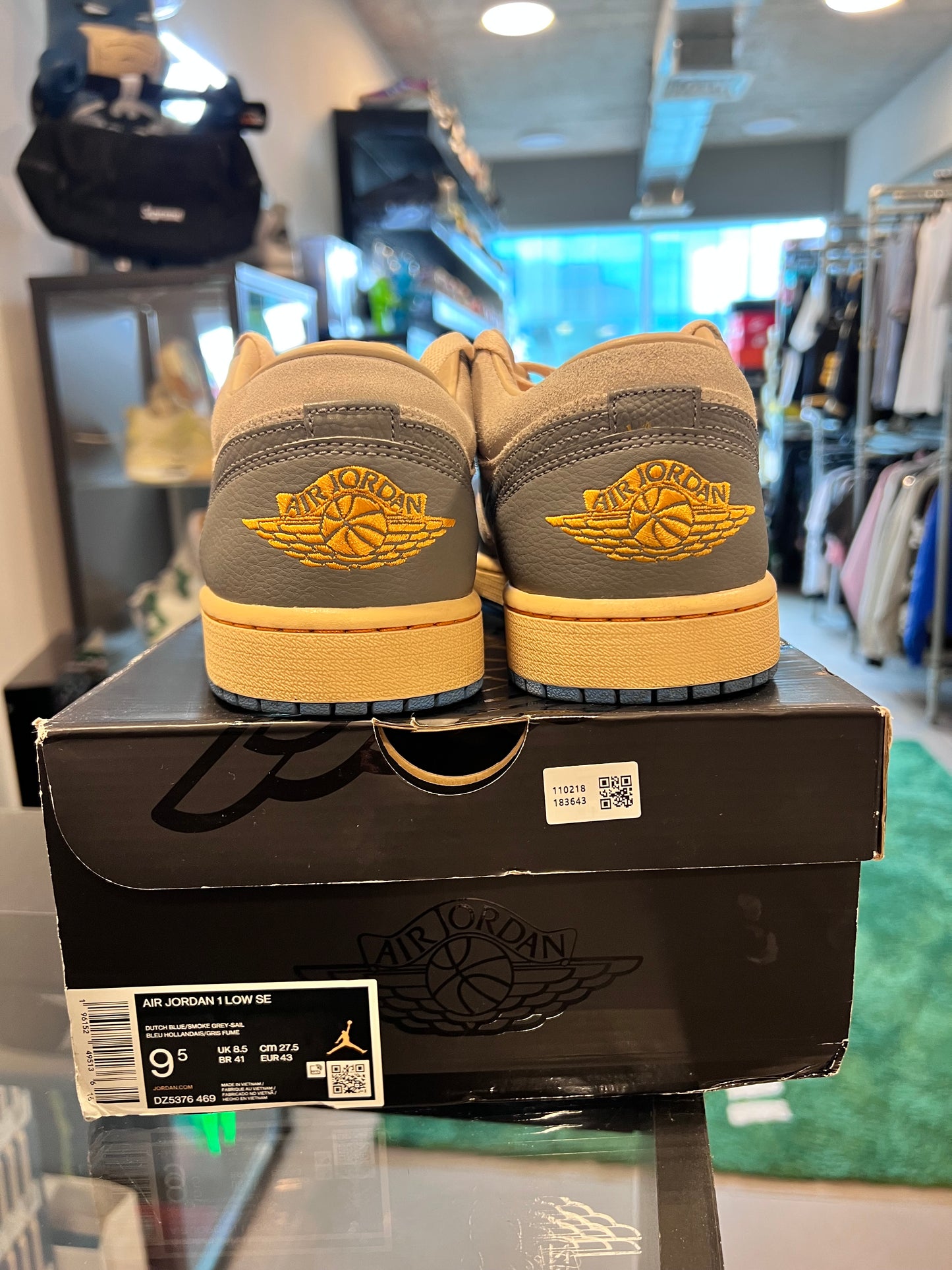 Jordan 1 Low
Vintage UNC Grey