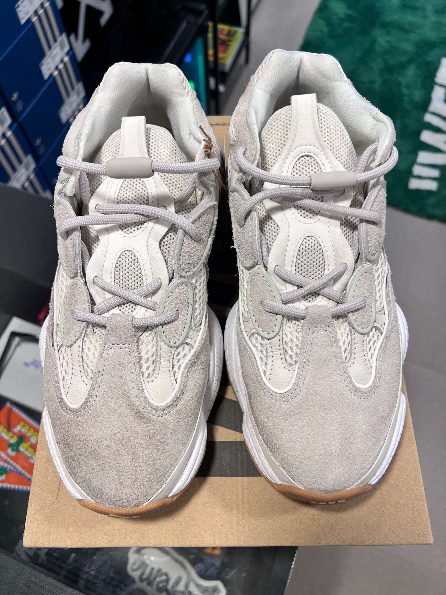 adidas Yeezy 500
Stone Taupe
