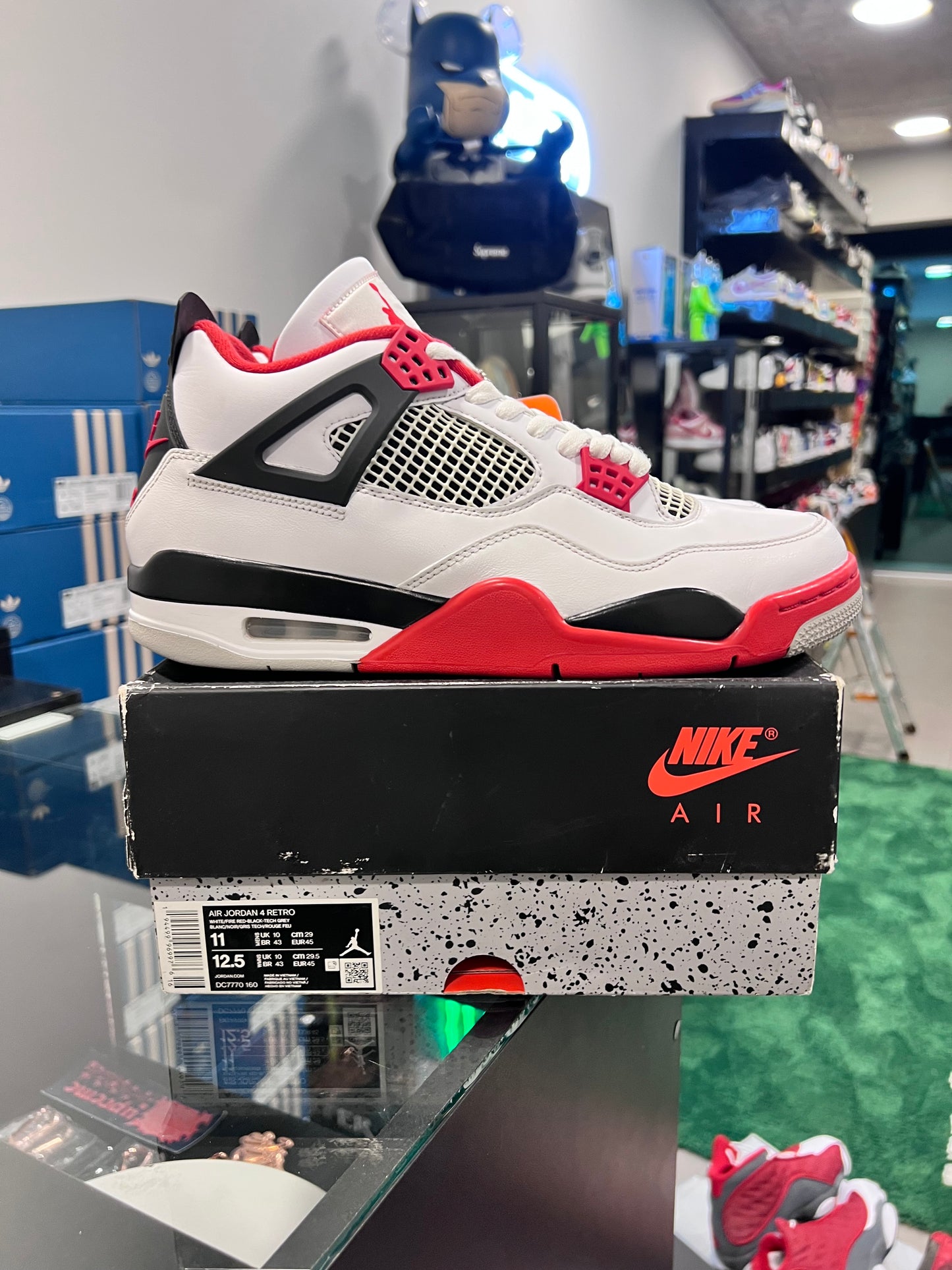 Jordan 4 Retro
Fire Red (2020)