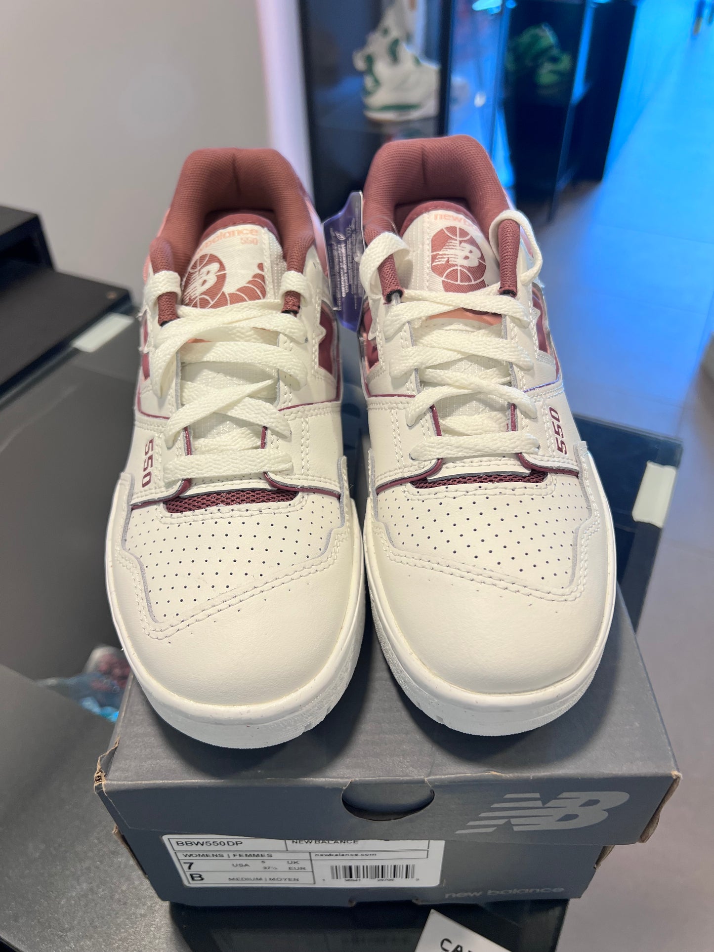 New Balance 550
White Bubblegum Pink