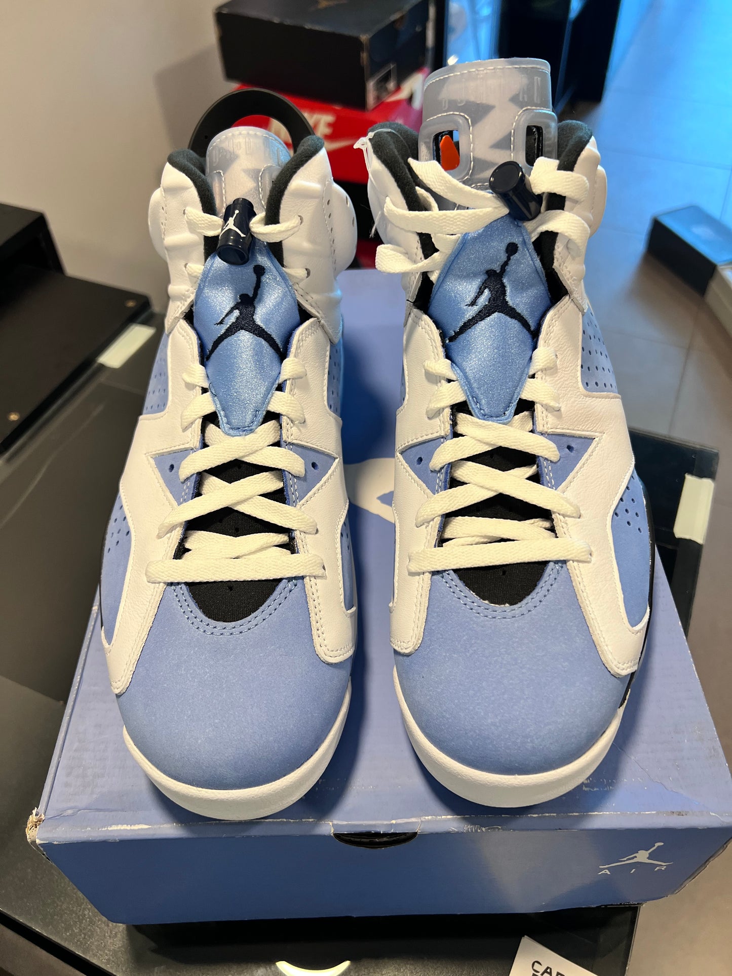 Jordan 6 Retro
UNC White