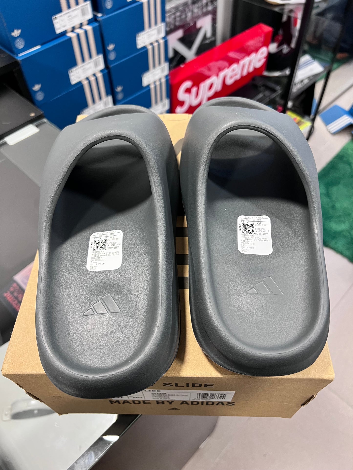 adidas Yeezy Slide
Slate Grey