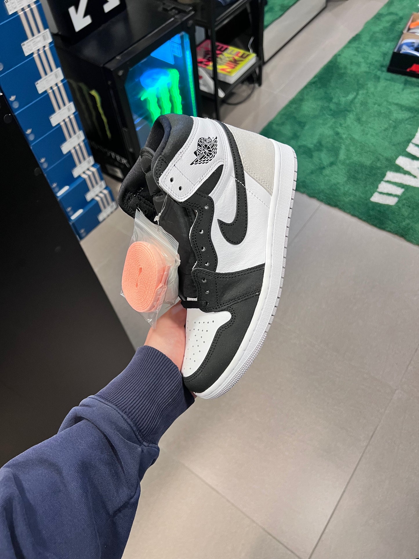 Jordan 1 Retro High OG
Bleached Coral