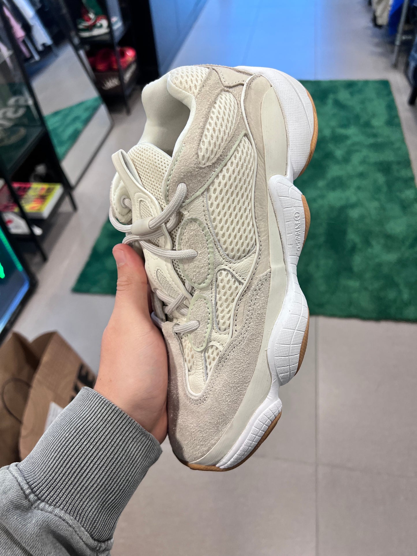 adidas Yeezy 500
Stone Taupe
