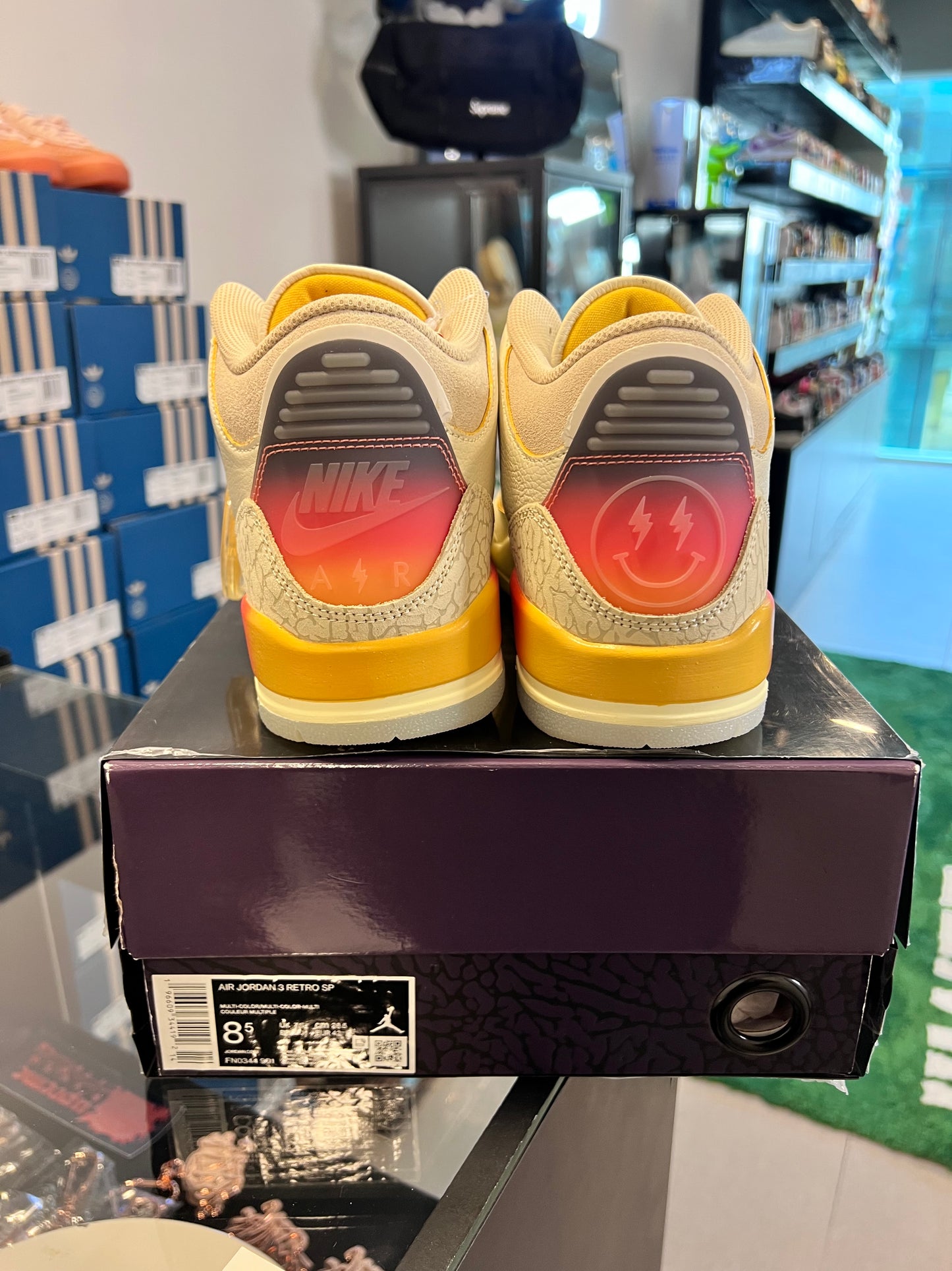 Jordan 3 Retro SP
J Balvin Medellín Sunset