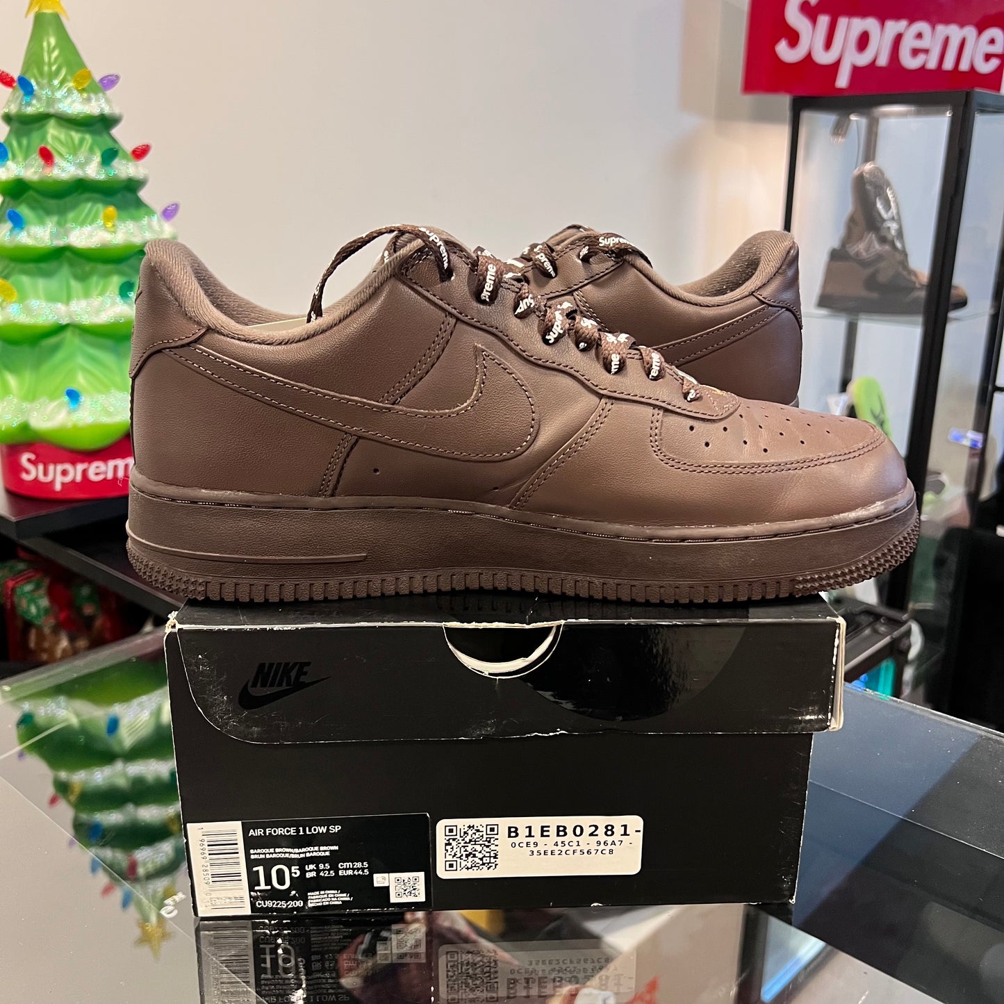 Nike Air Force 1 Low
Supreme Baroque Brown