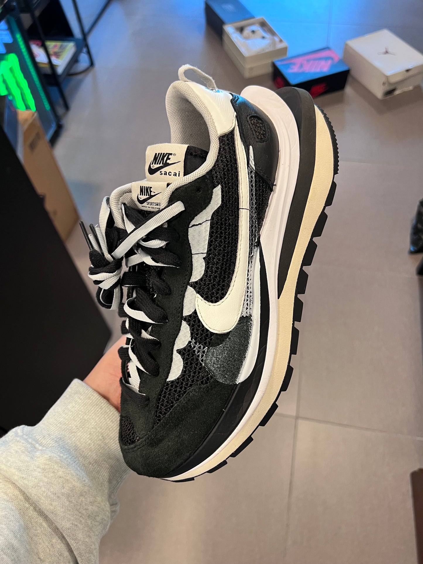 Nike Vaporwaffle
sacai Black White