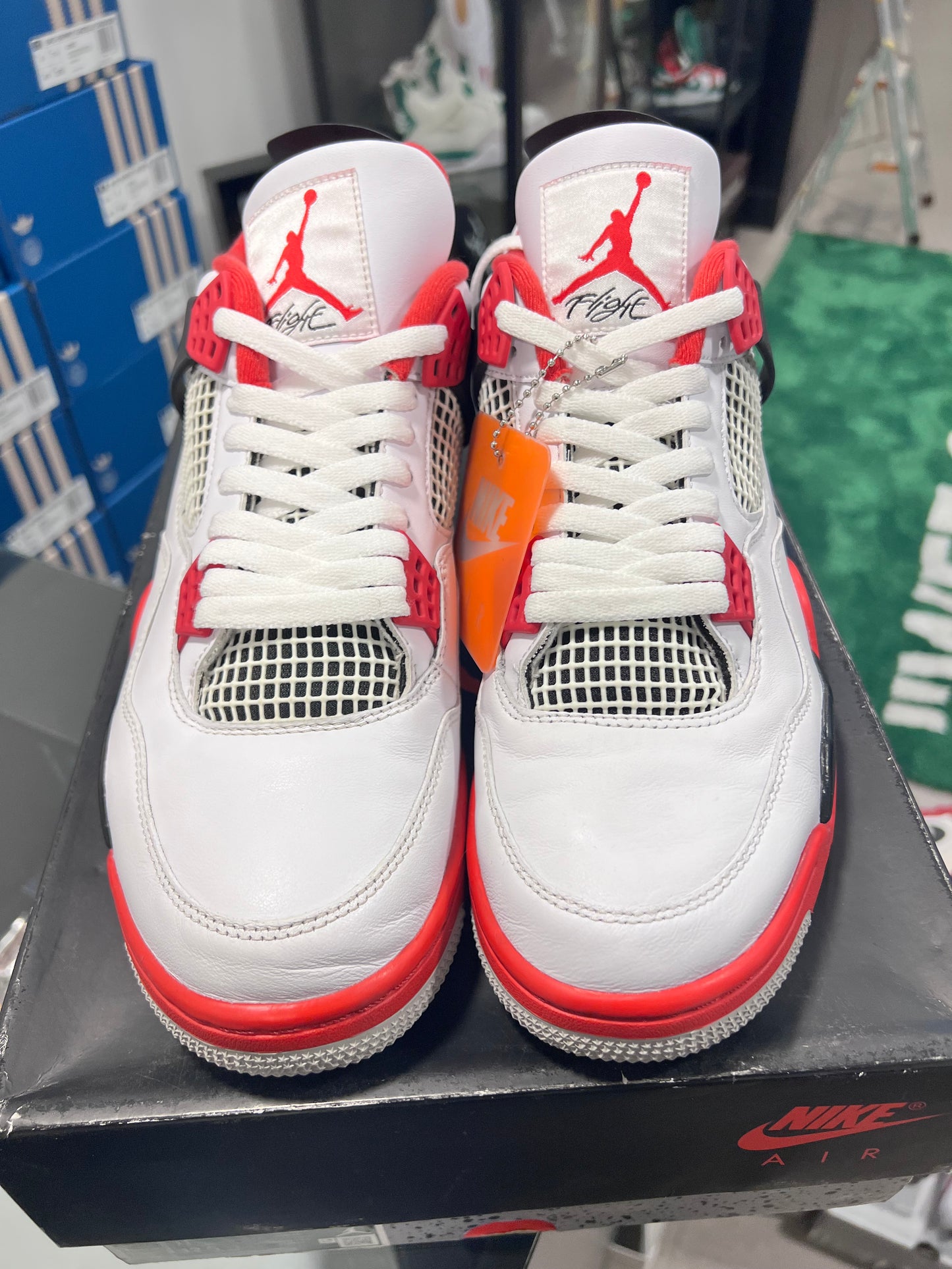 Jordan 4 Retro
Fire Red (2020)