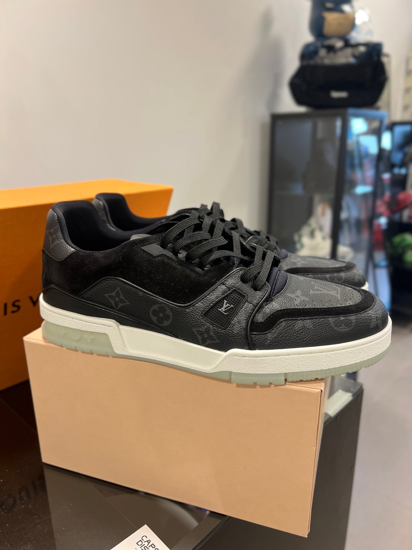 Louis Vuitton Trainer
Black Monogram