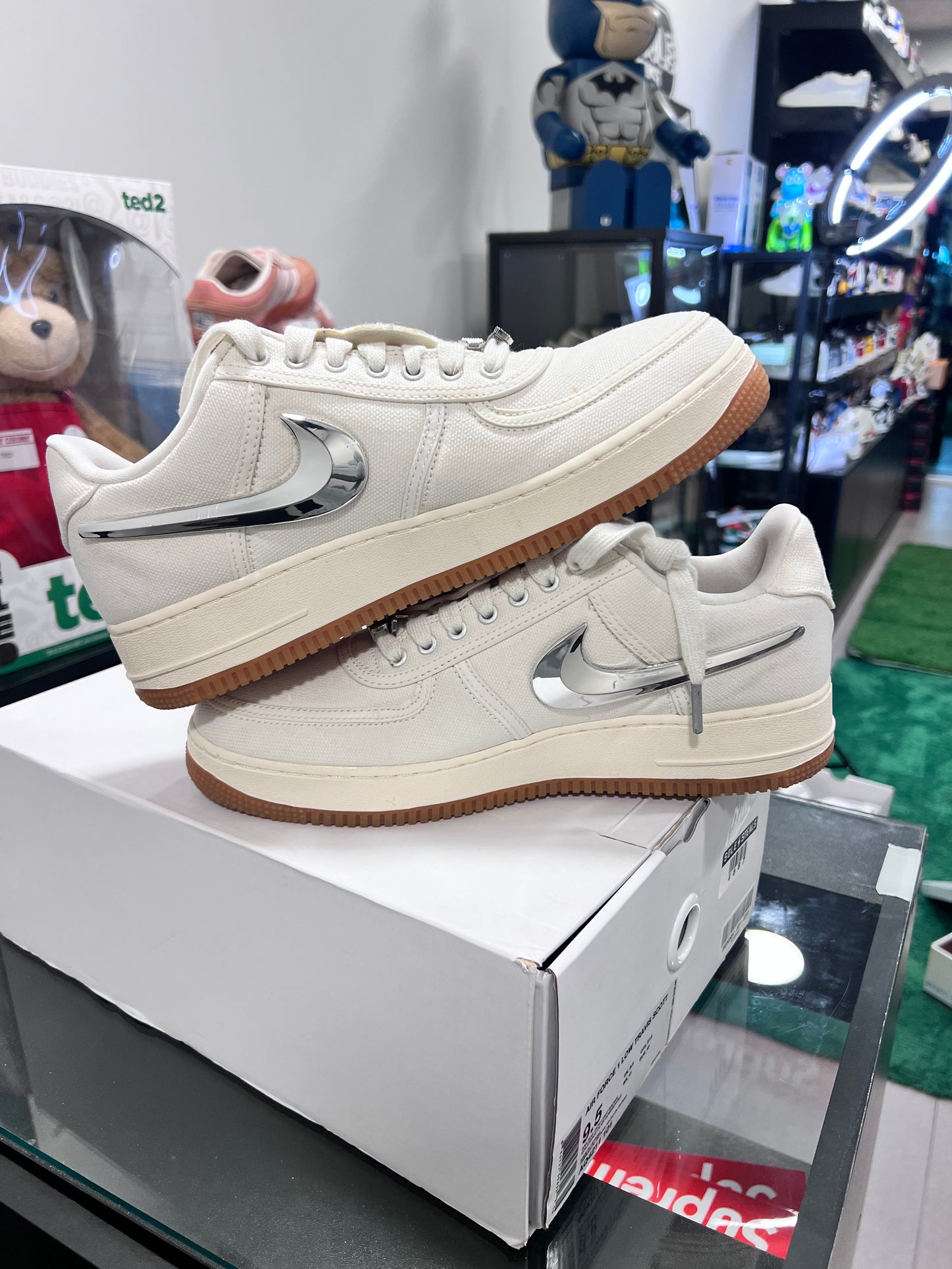 Nike Air Force 1 Low
Travis Scott Sail