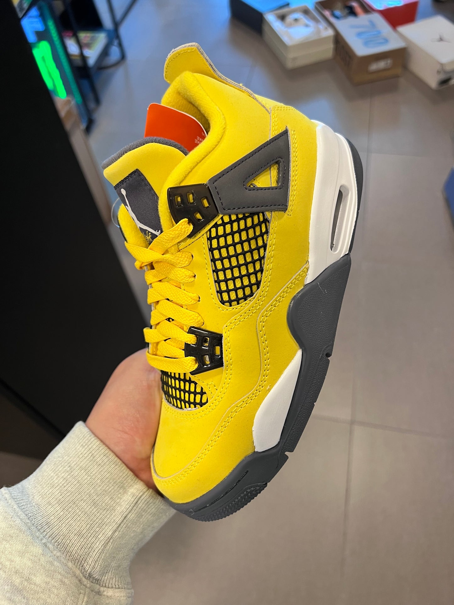 Jordan 4 Retro
Lightning (2021) (GS)