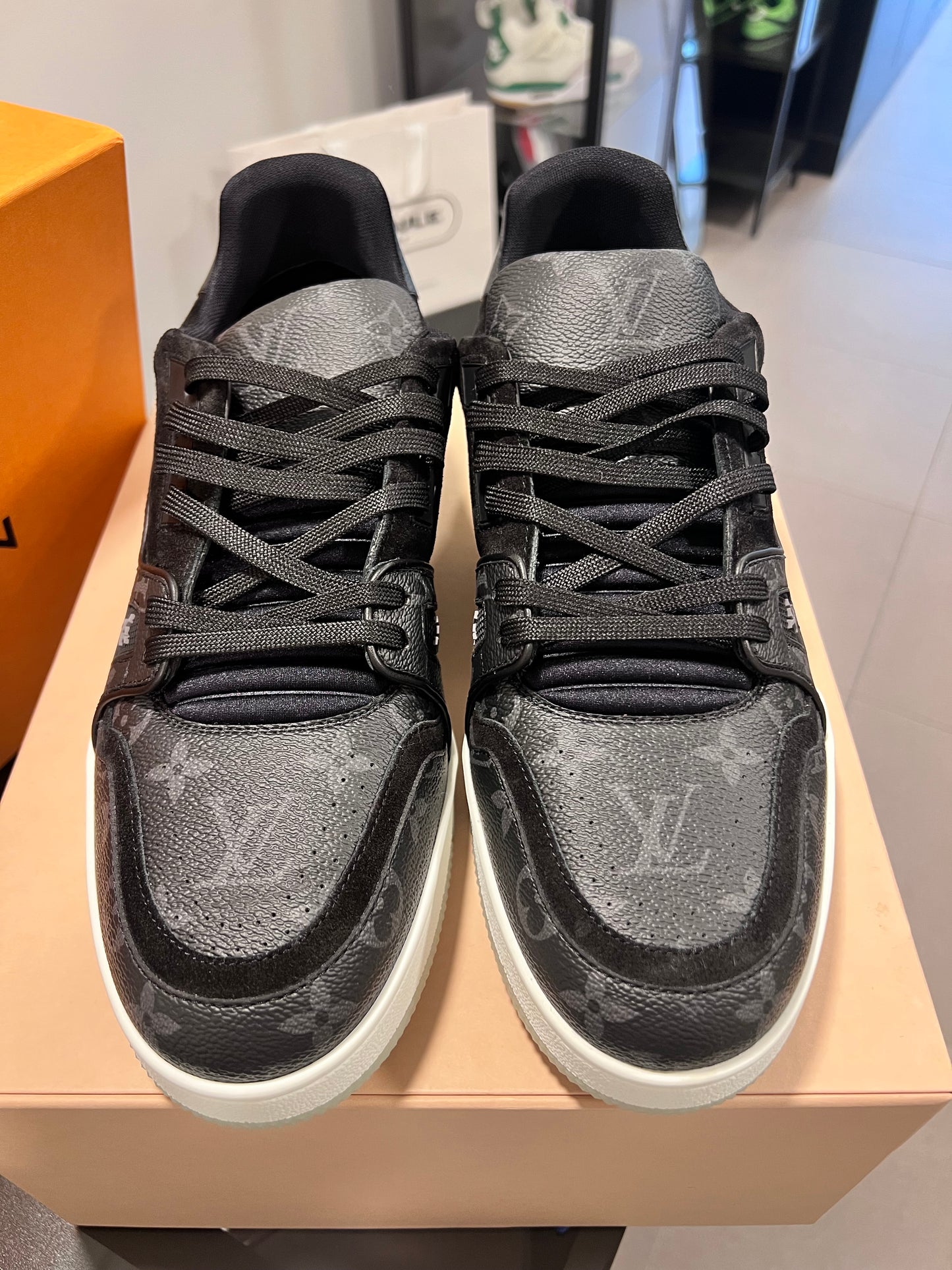 Louis Vuitton Trainer
Black Monogram