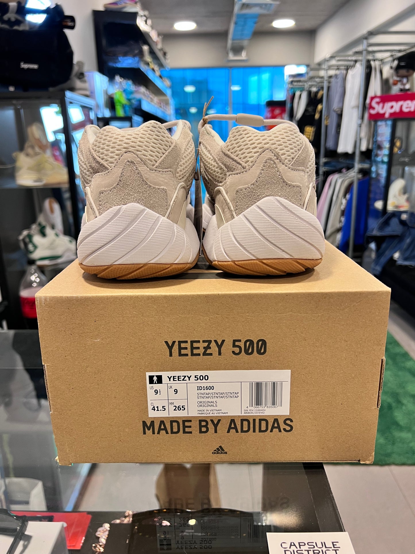 adidas Yeezy 500
Stone Taupe