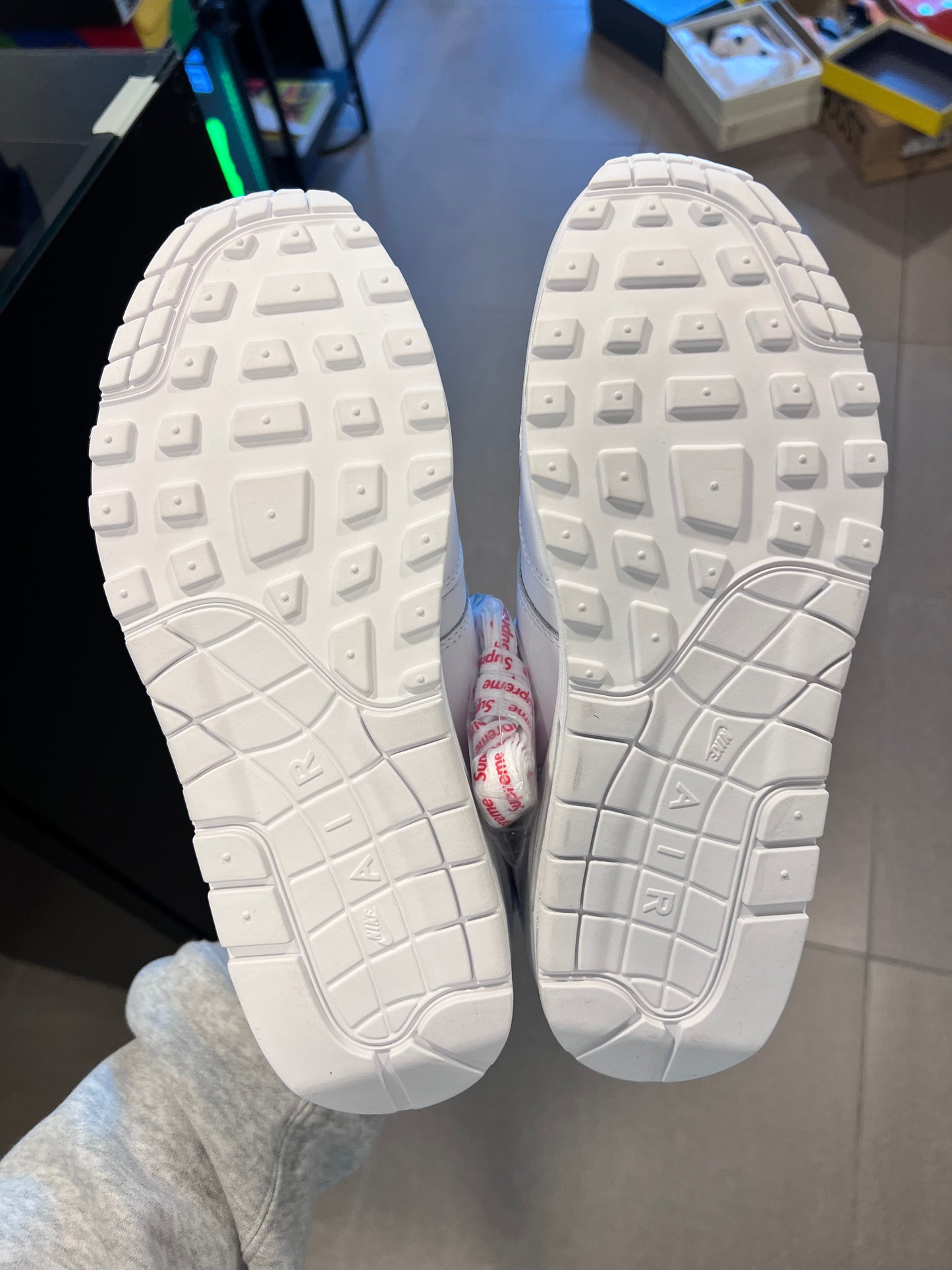 Nike Air Max 1 '87 SP
Supreme White