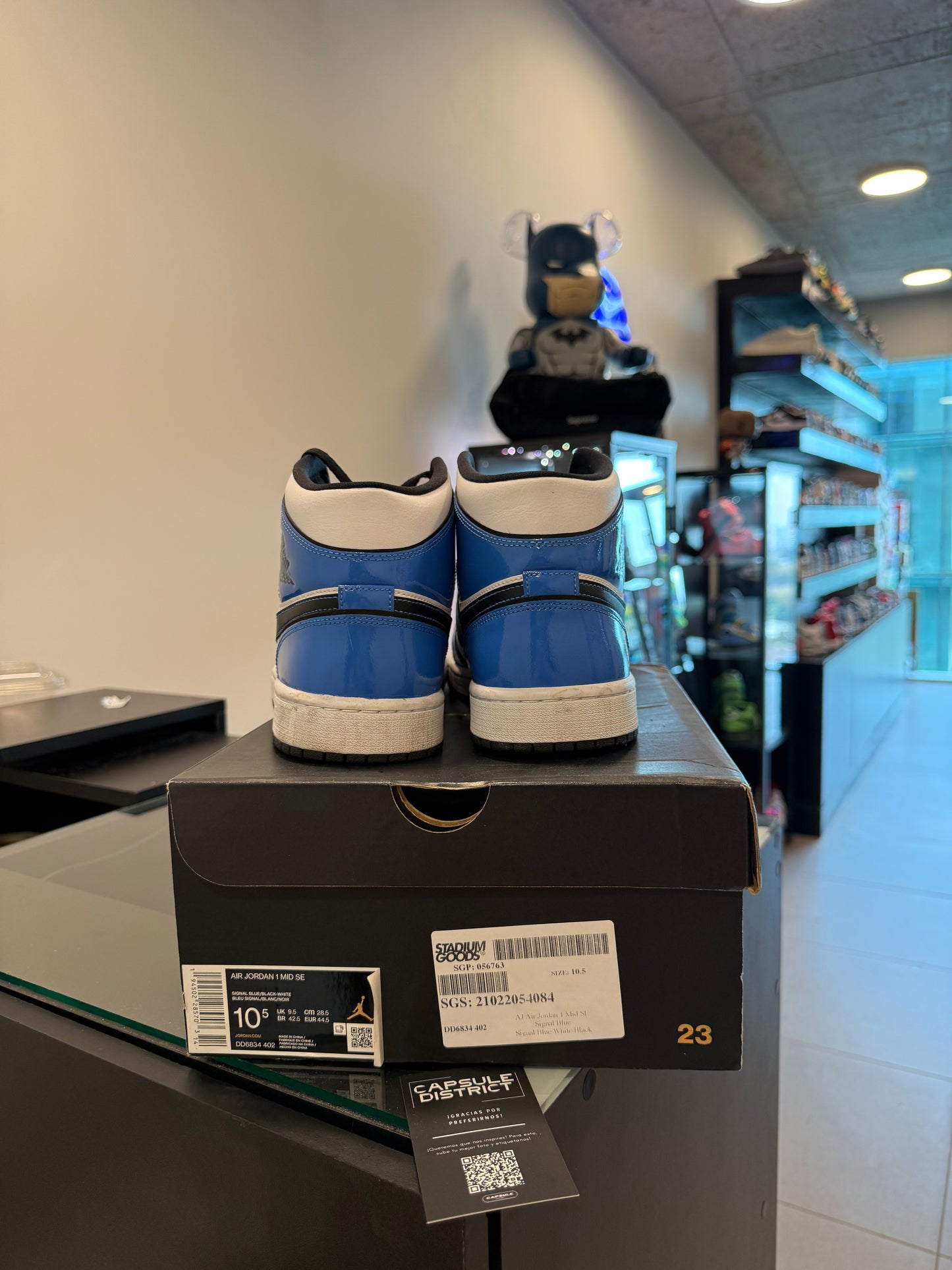 Jordan 1 Mid Signal Blue (Usado)