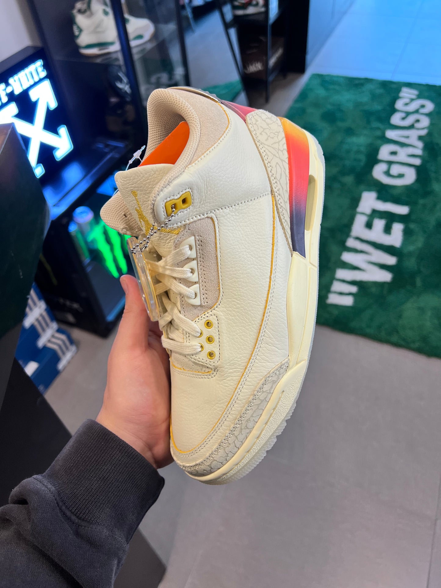 Jordan 3 Retro SP
J Balvin Medellín Sunset