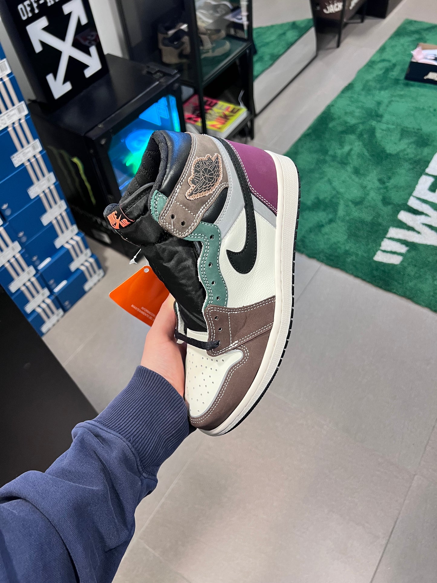 Jordan 1 Retro High OG
Hand Crafted