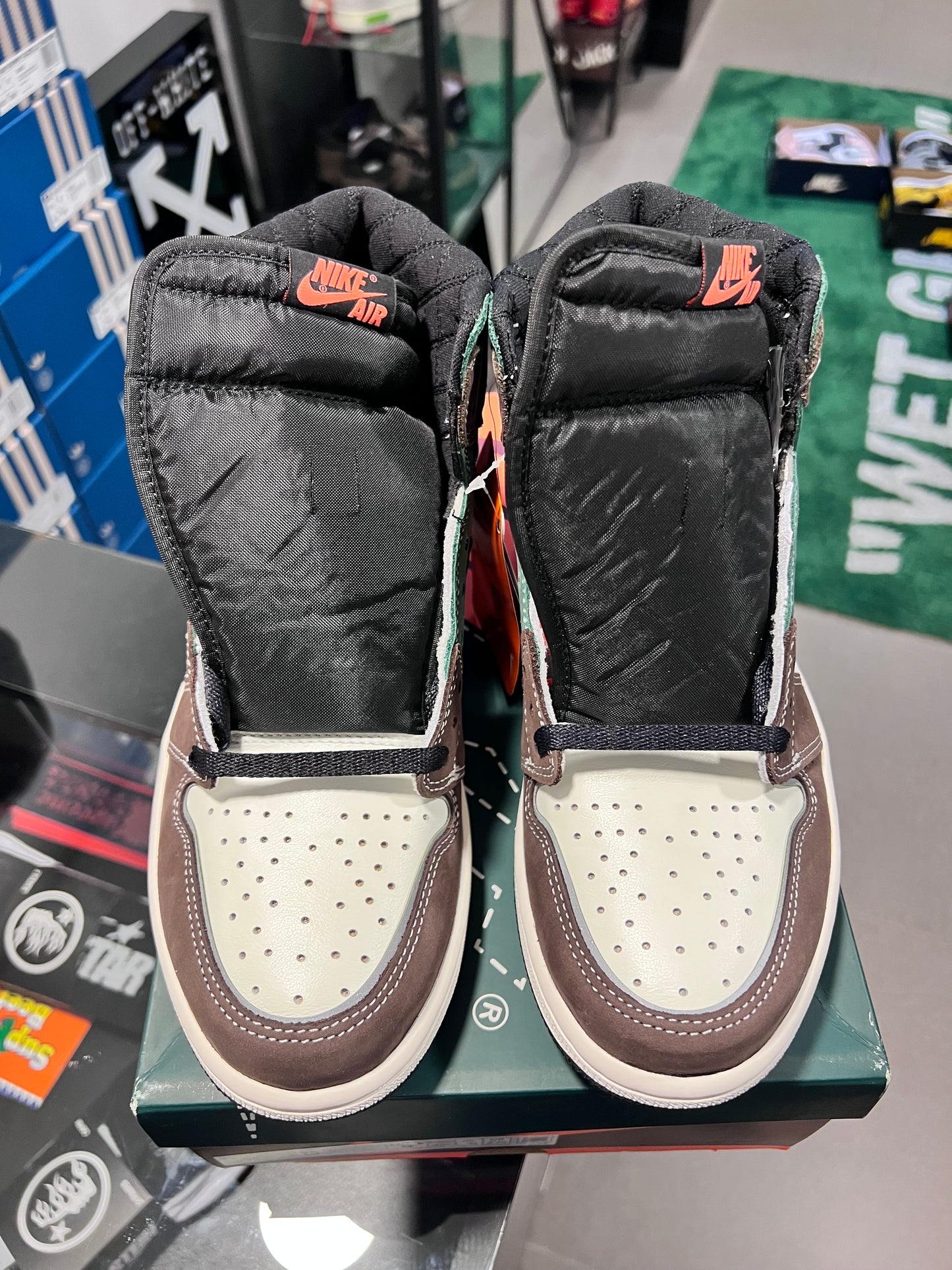 Jordan 1 Retro High OG
Hand Crafted