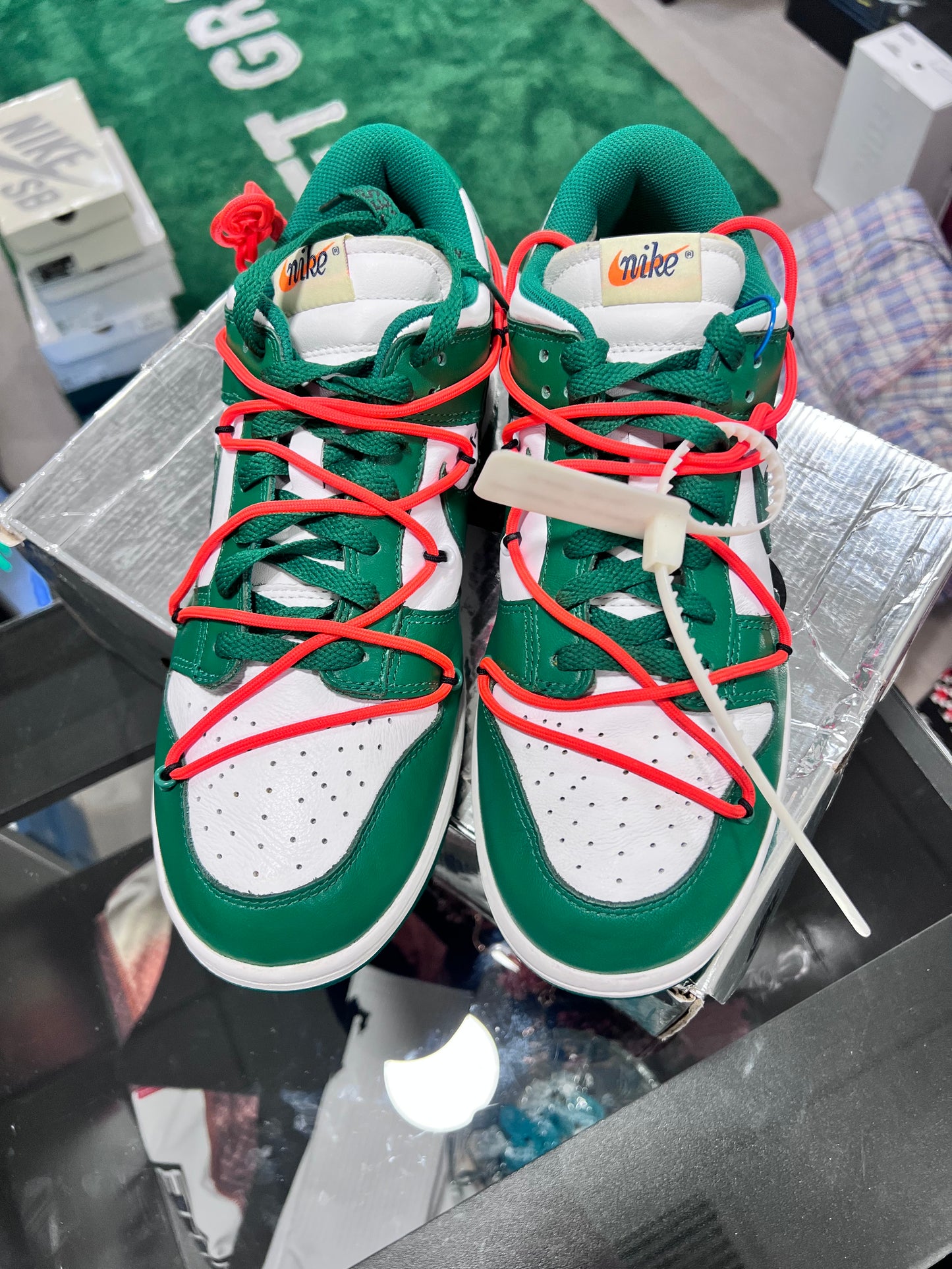 Nike Dunk Low
Off-White Pine Green