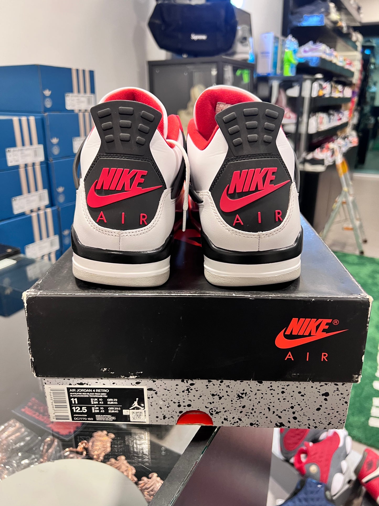 Jordan 4 Retro
Fire Red (2020)