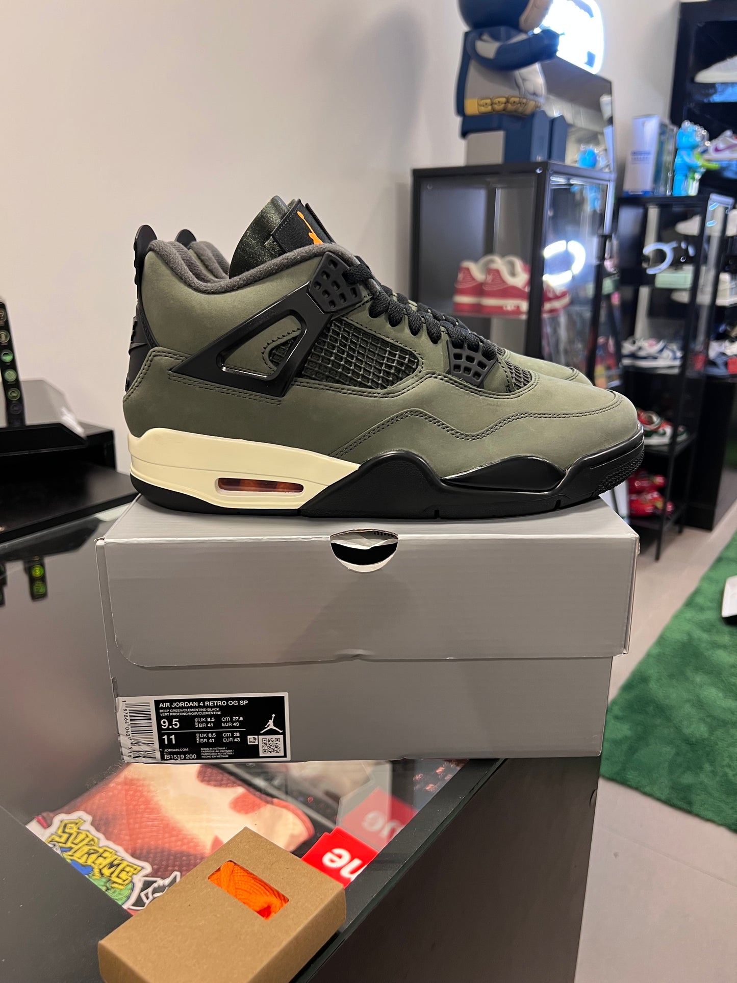 Jordan 4 Retro OG SP Undefeated (2025)