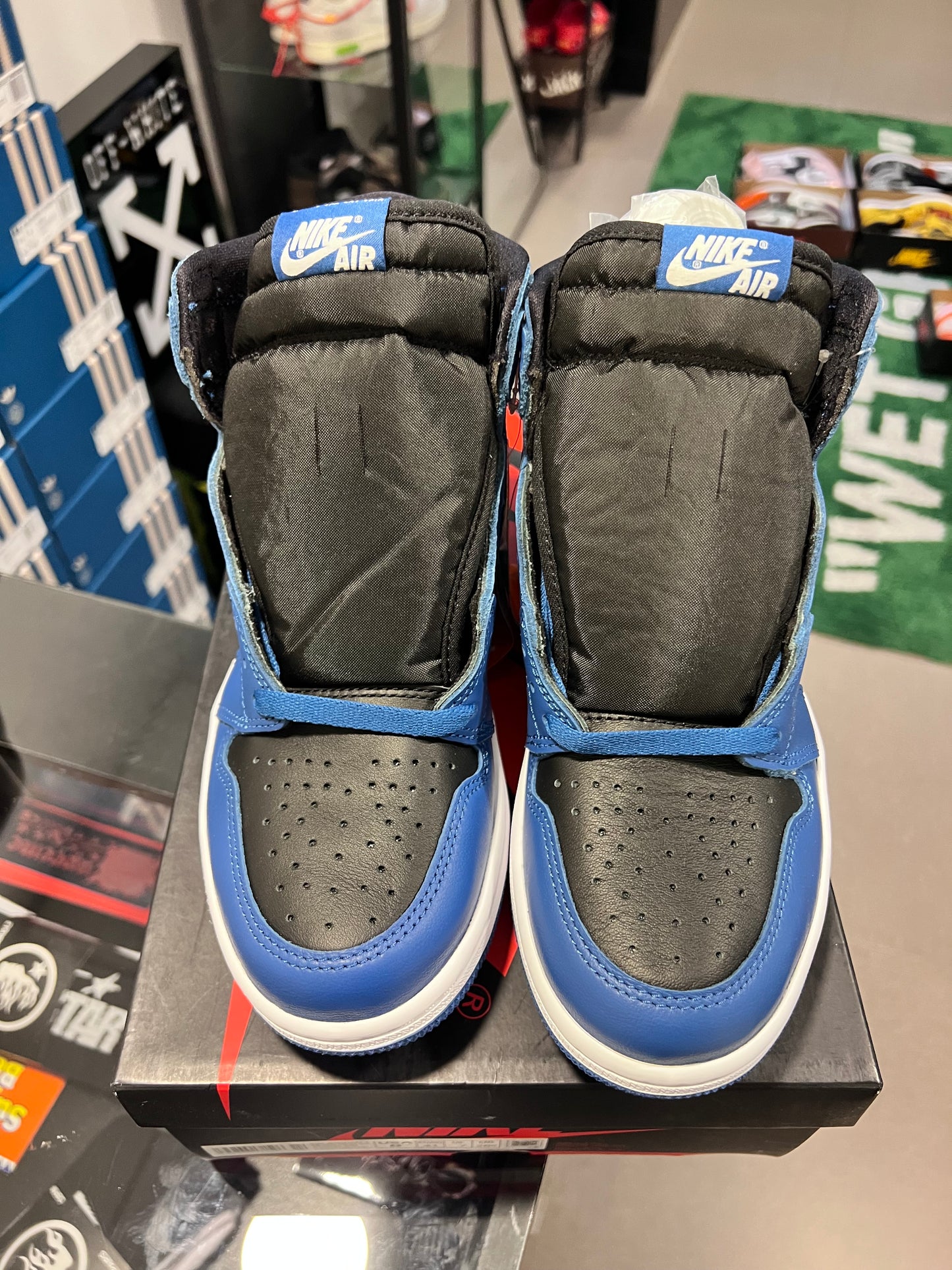 Jordan 1 Retro High OG
Dark Marina Blue