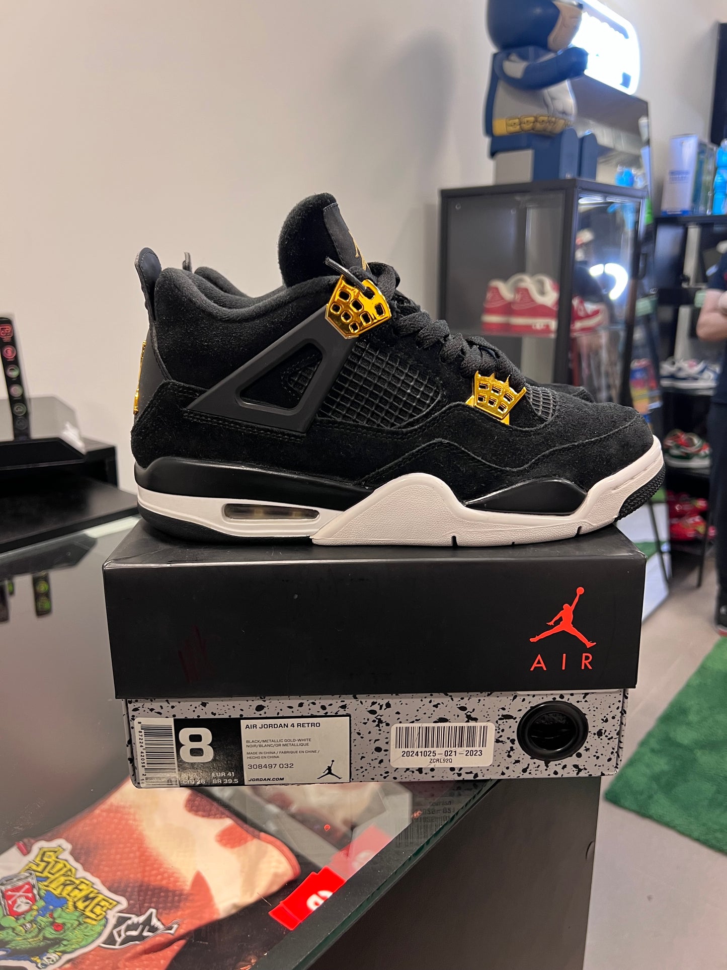Jordan 4 Retro Royalty