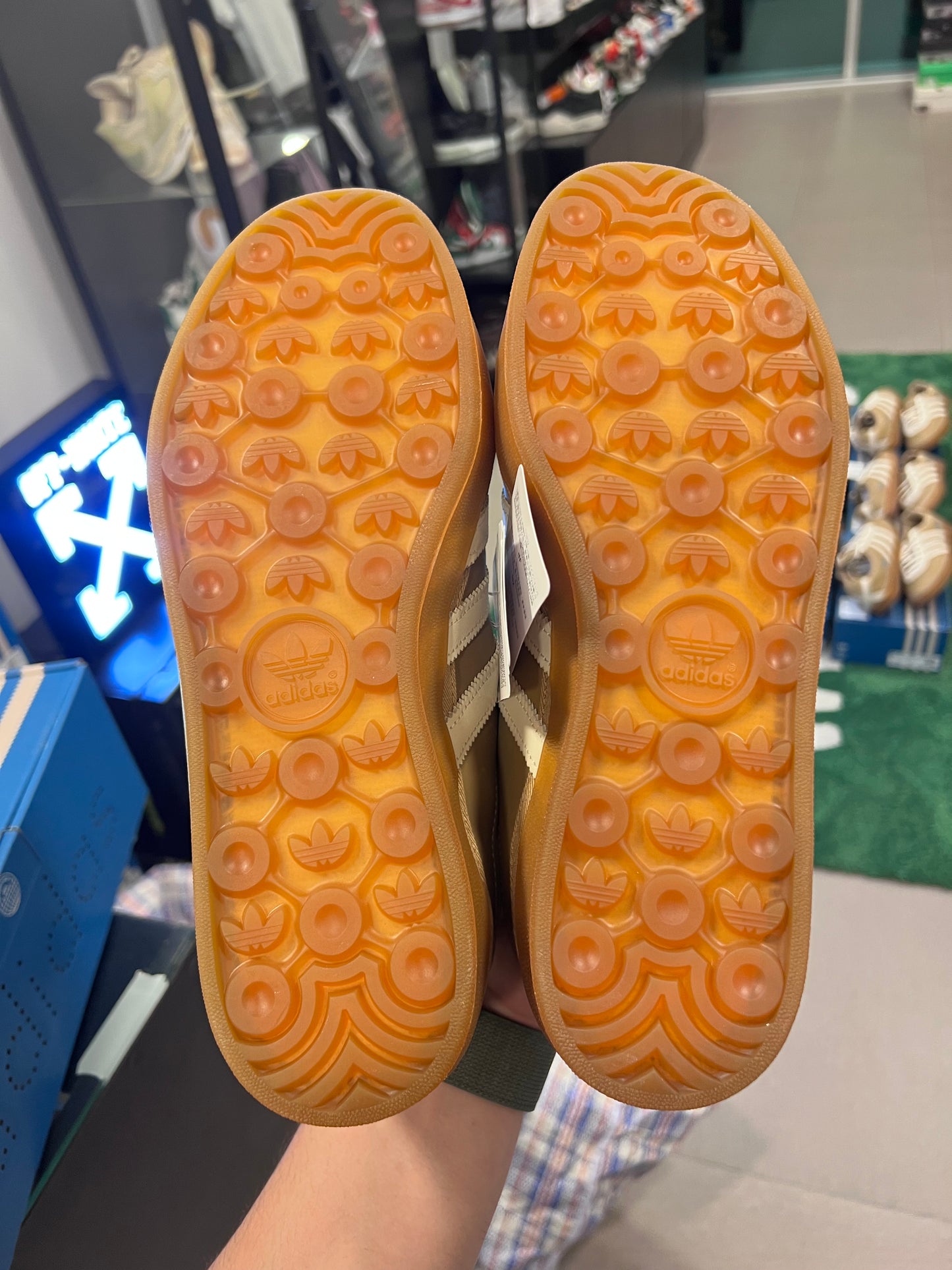 adidas Gazelle Indoor
Bad Bunny Lionel Messi La Voz De Los Fans