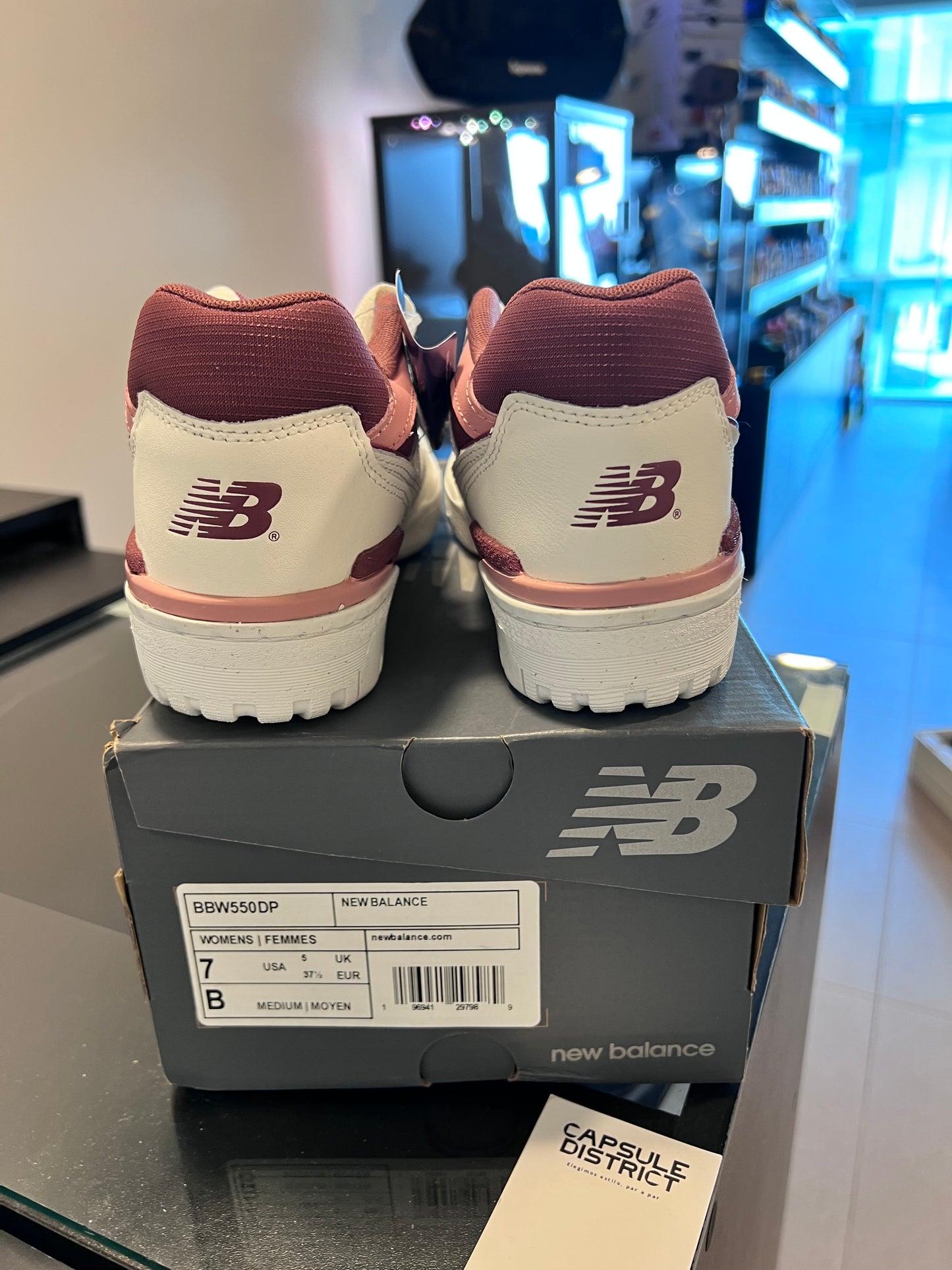 New Balance 550
White Bubblegum Pink