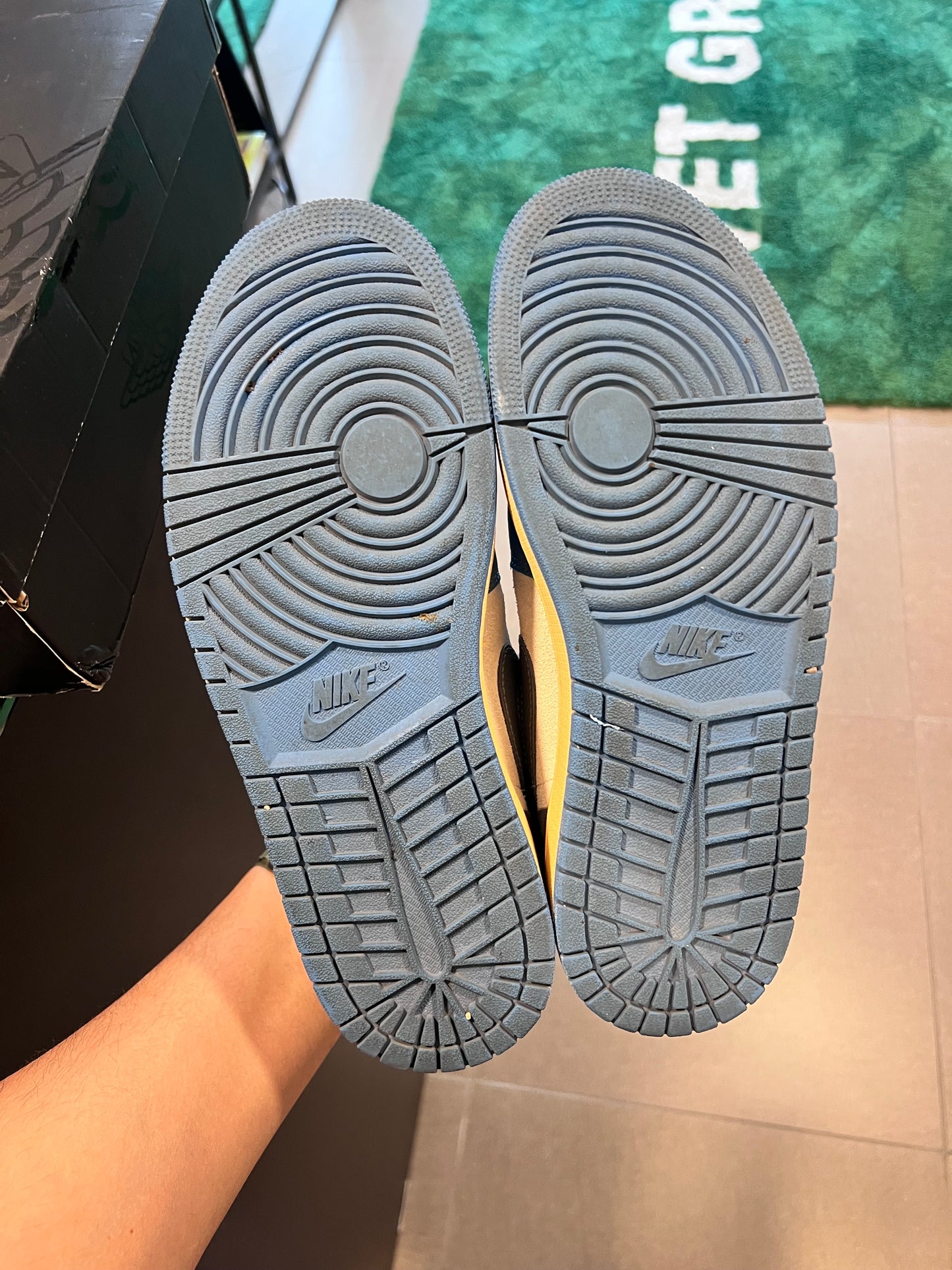 Jordan 1 Low
Vintage UNC Grey