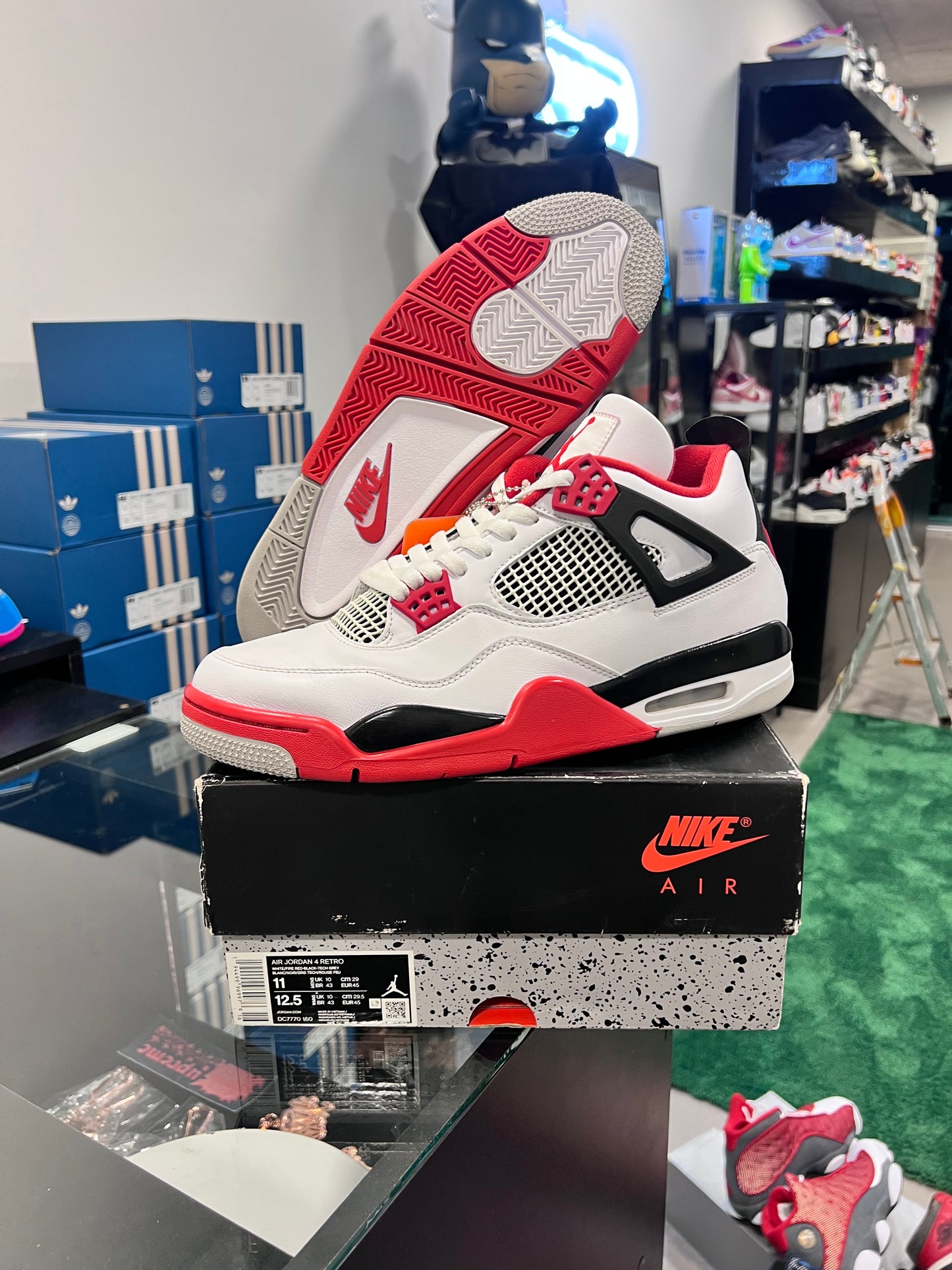 Jordan 4 Retro
Fire Red (2020)