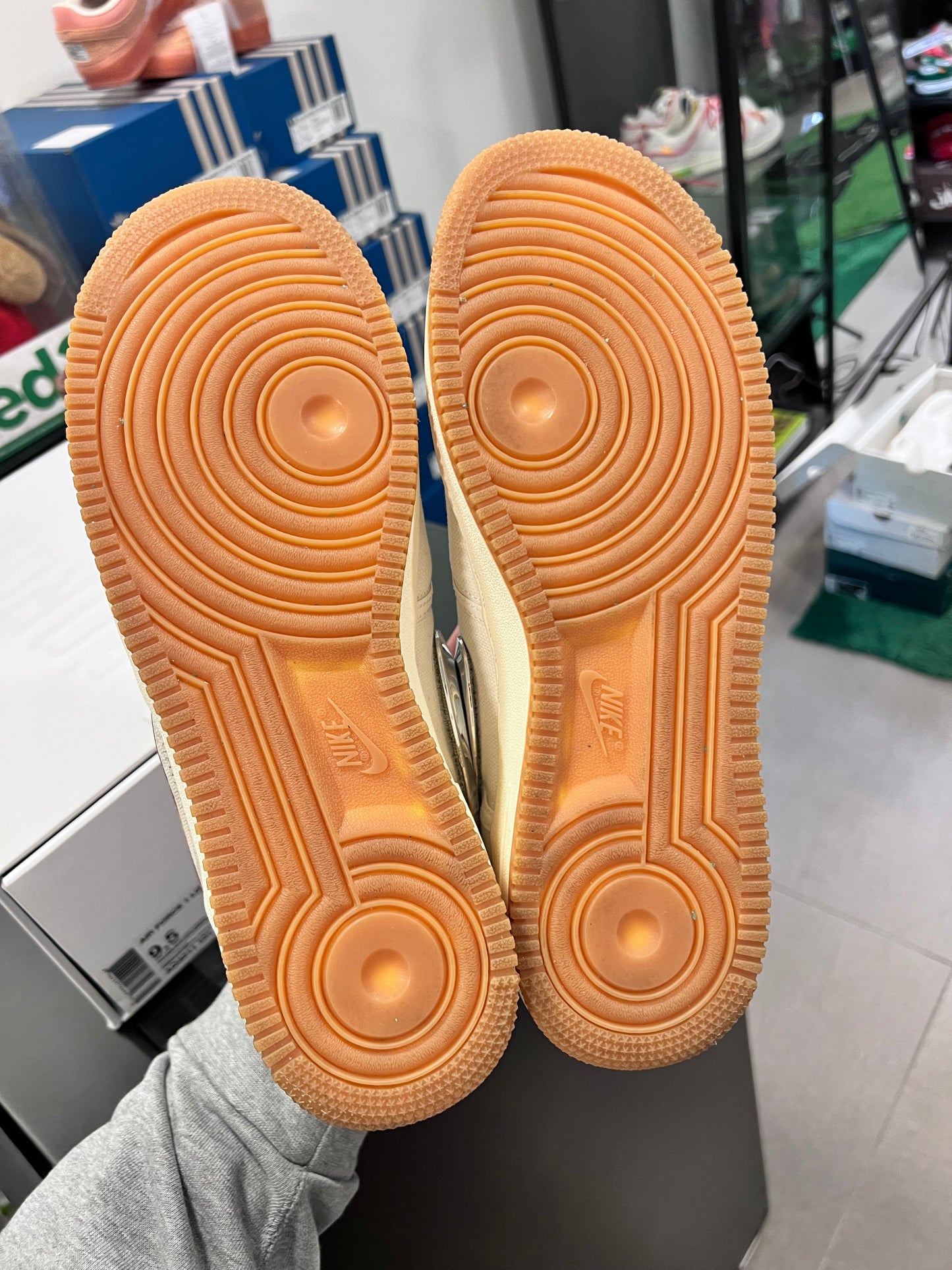 Nike Air Force 1 Low
Travis Scott Sail
