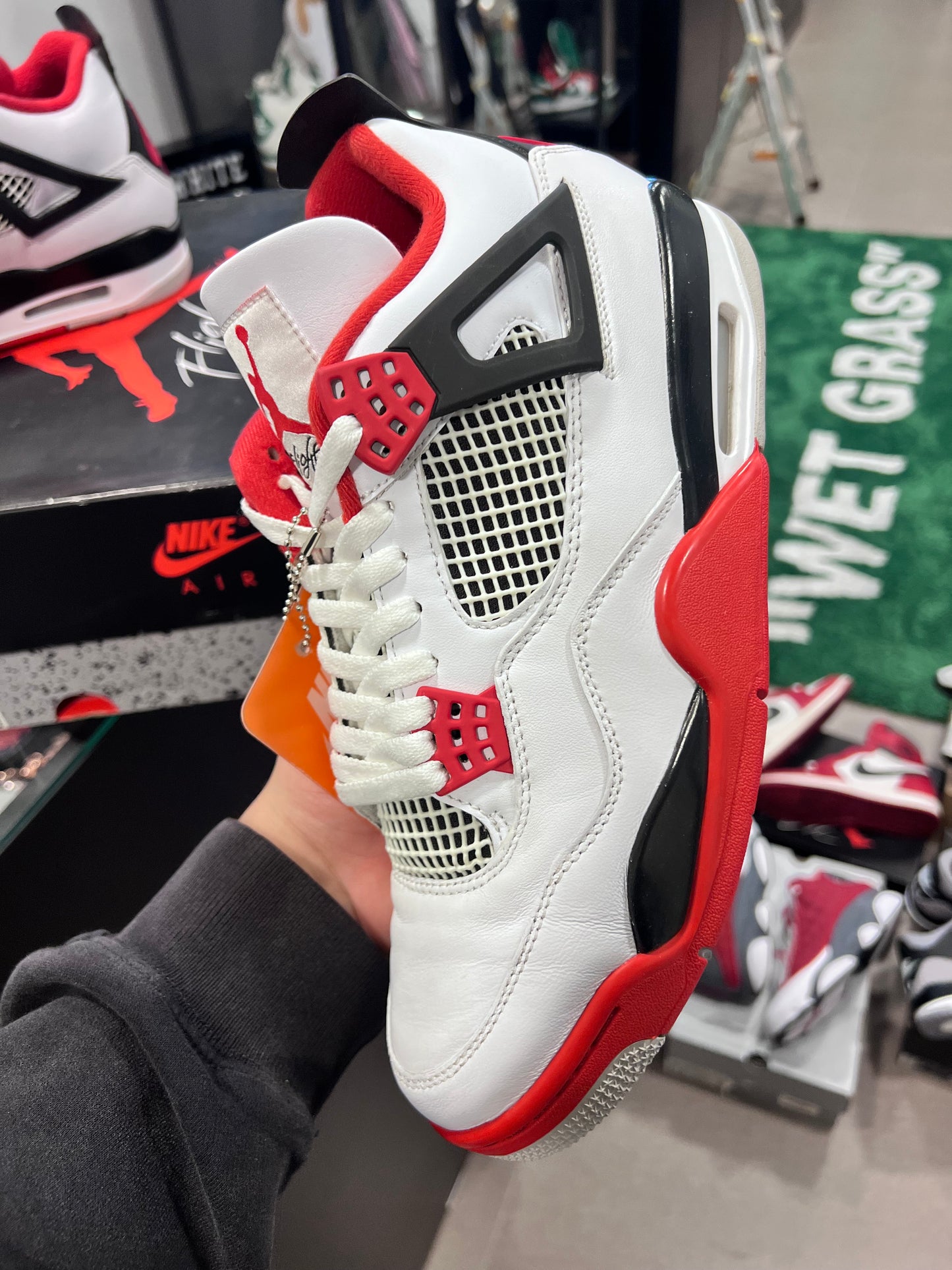 Jordan 4 Retro
Fire Red (2020)