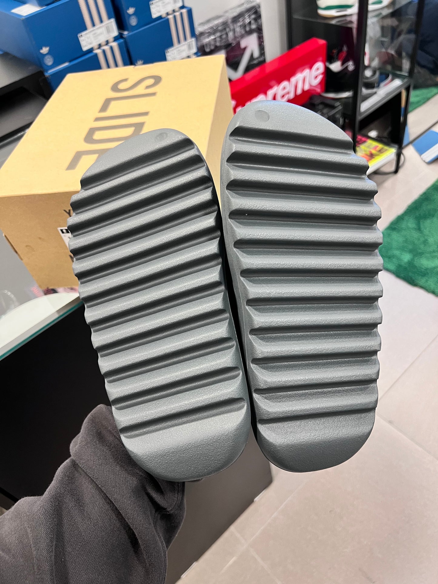 adidas Yeezy Slide
Slate Grey