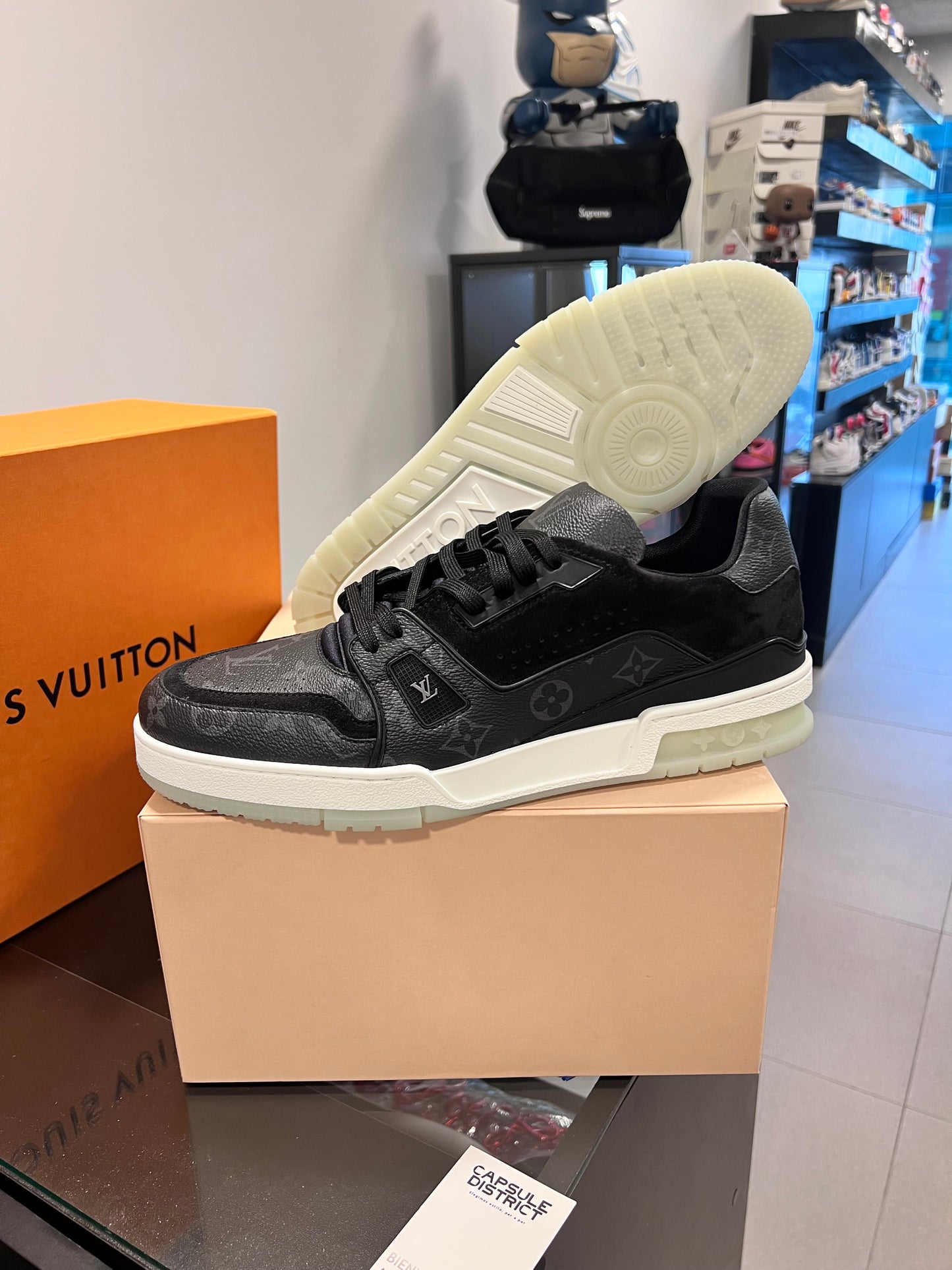 Louis Vuitton Trainer
Black Monogram