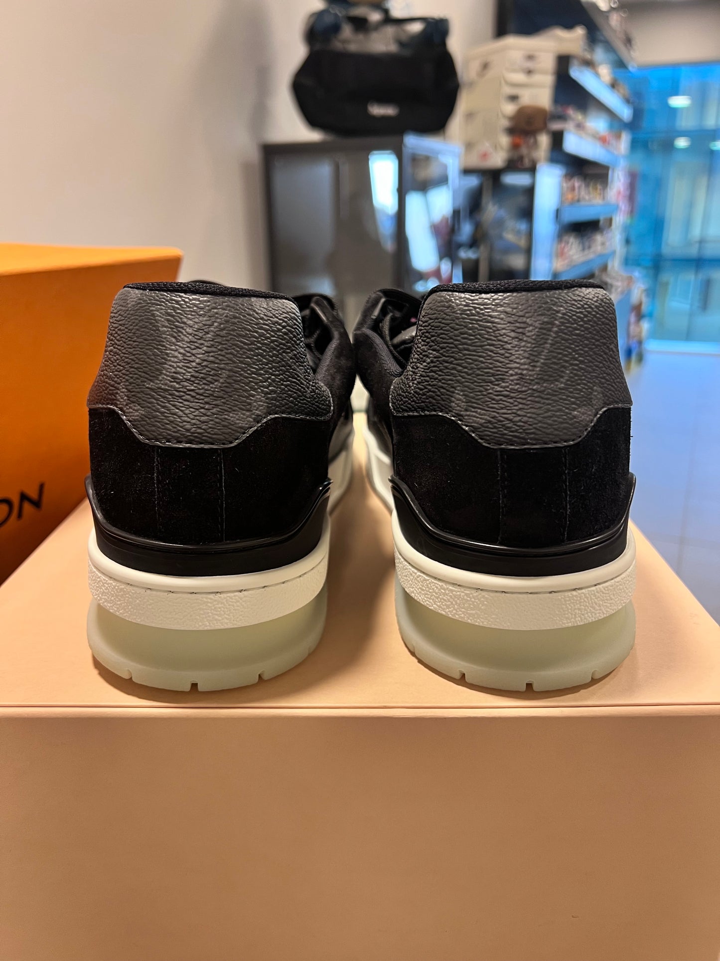 Louis Vuitton Trainer
Black Monogram