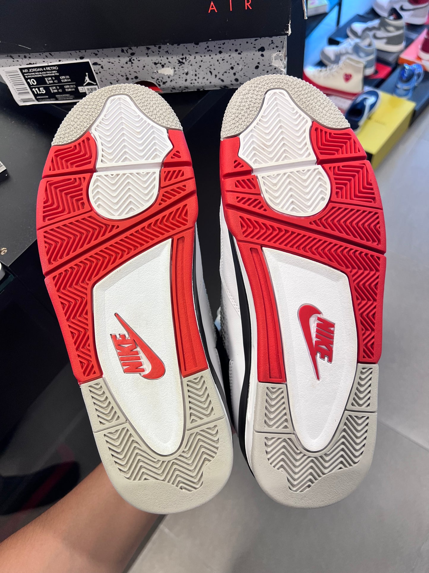 Jordan 4 Retro
Fire Red (2020)