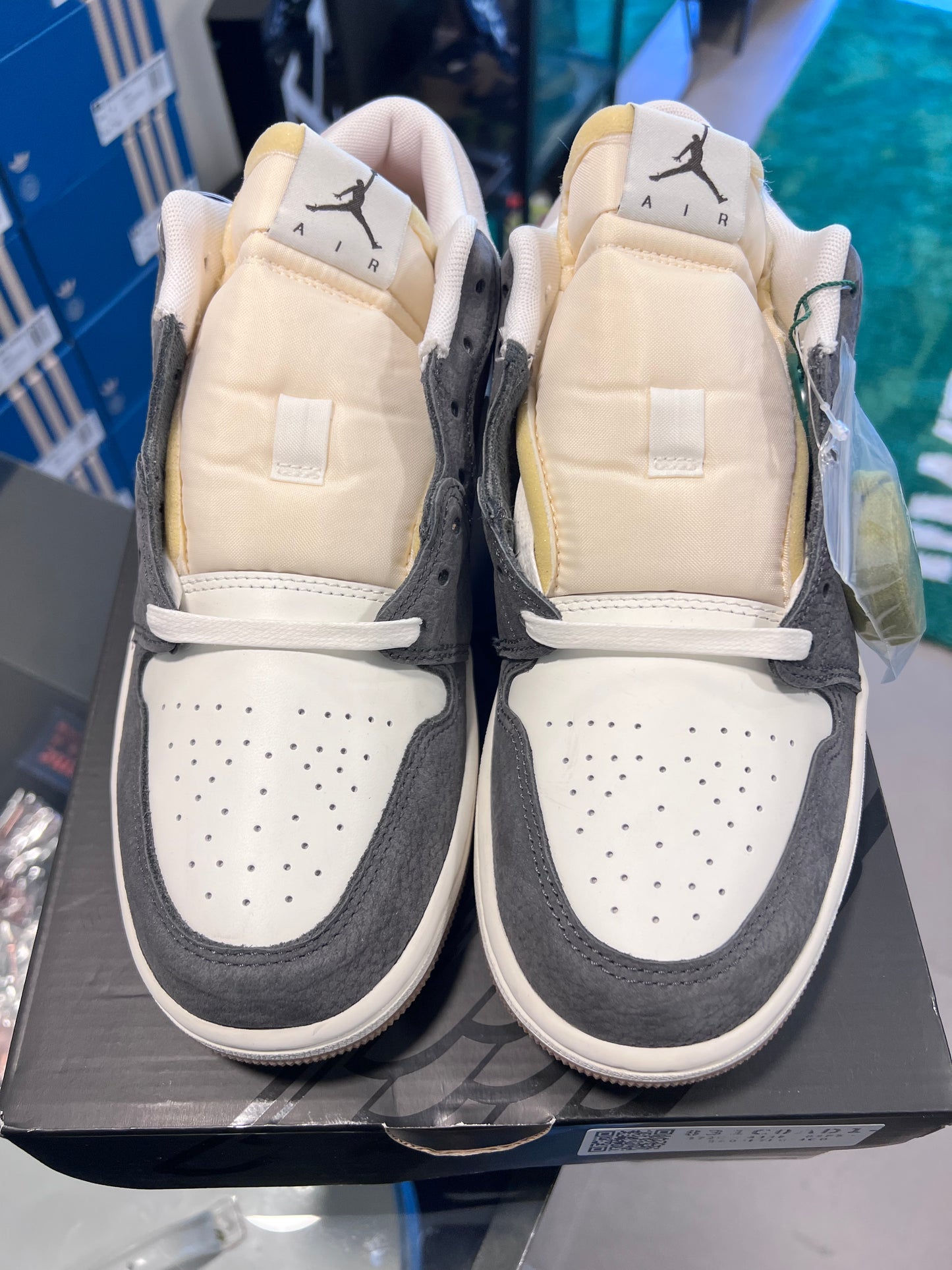 Jordan 1 Low
SNKRS Day Korea Magpie (2023)