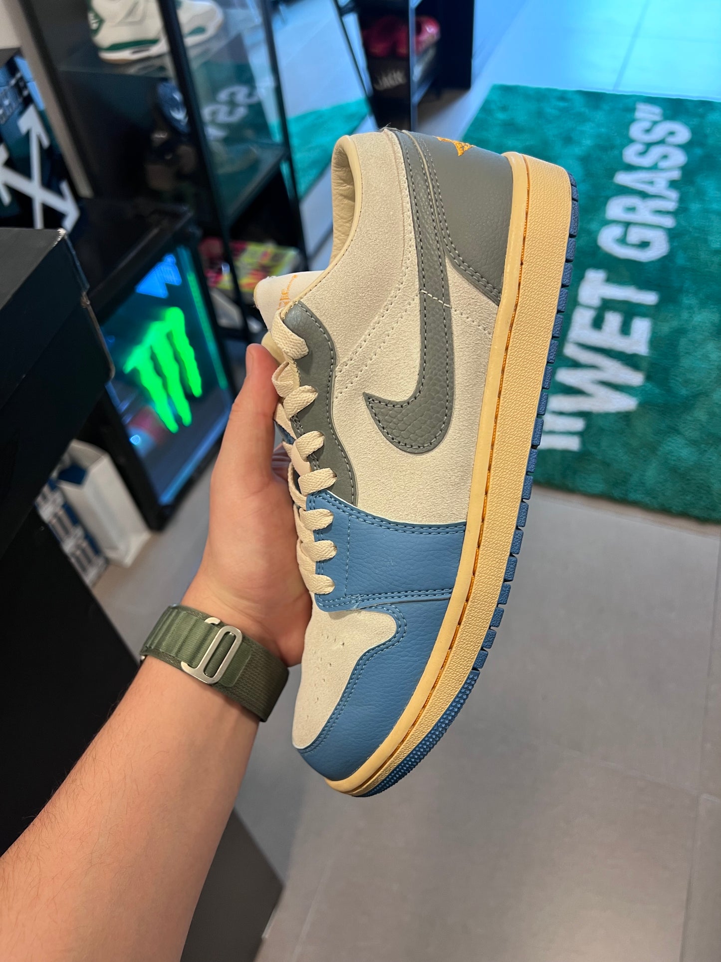 Jordan 1 Low
Vintage UNC Grey