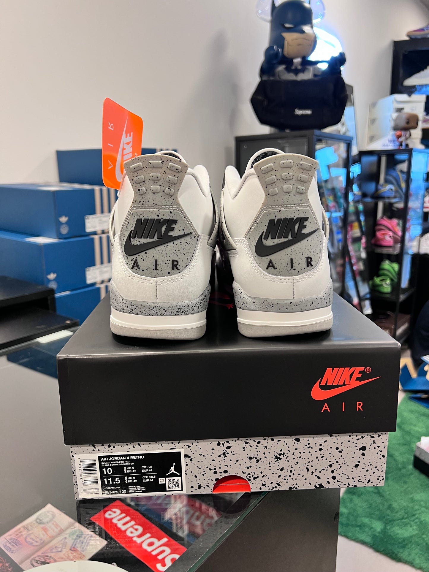 Jordan 4 Retro
White Cement (2025)