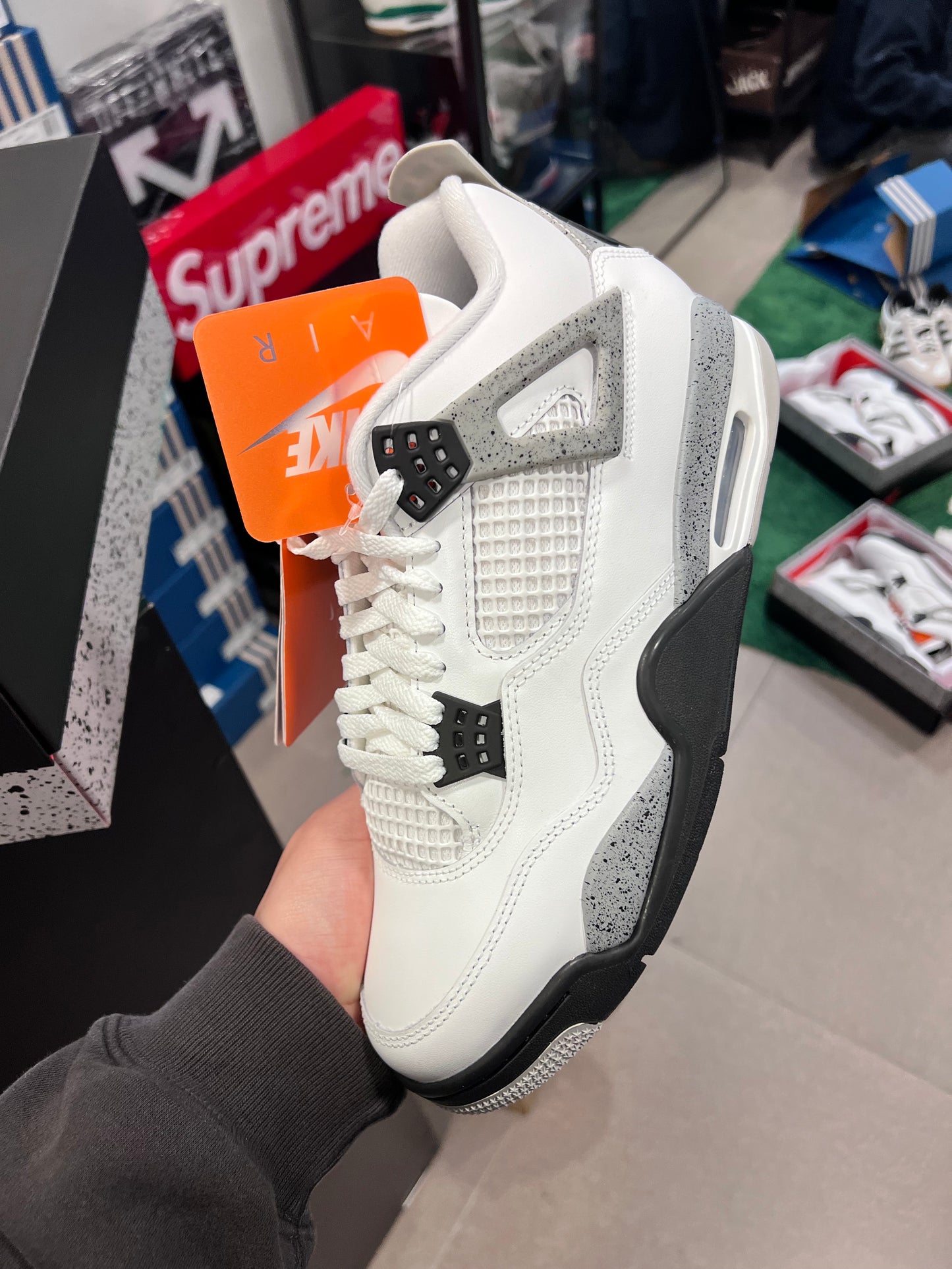 Jordan 4 Retro
White Cement (2025)
