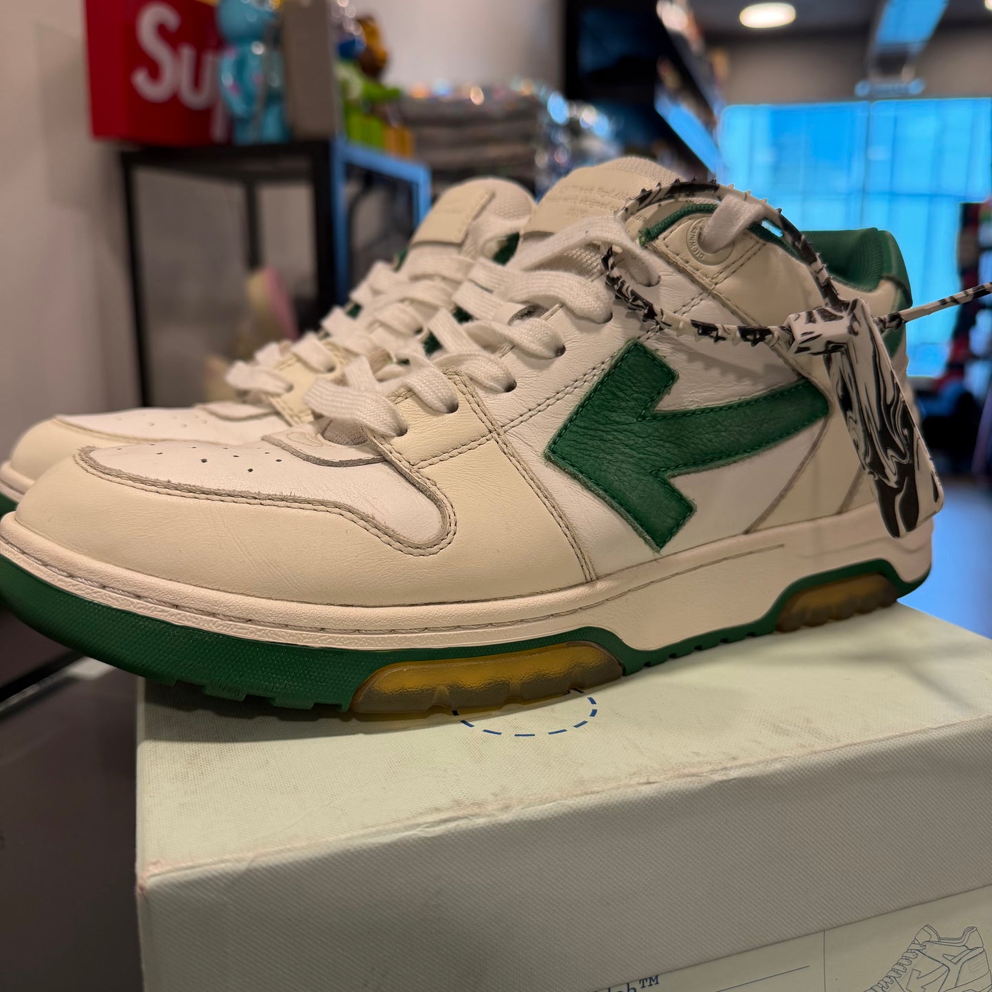 Out Of Office "OOO" Low White Green (USADA)