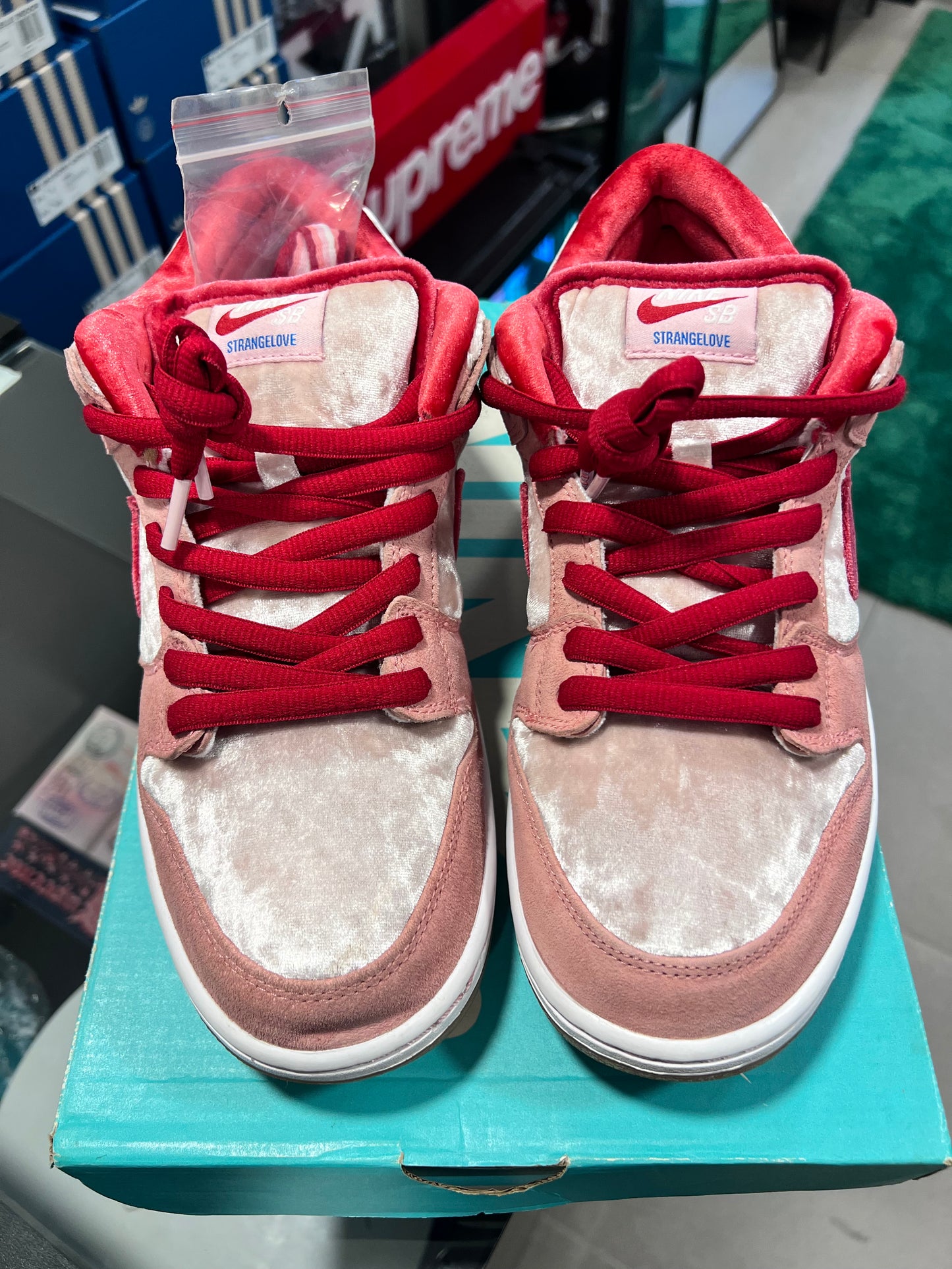 Nike SB Dunk Low
StrangeLove Skateboards