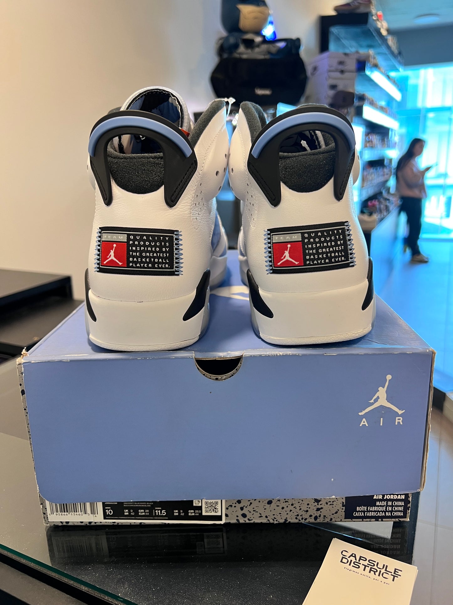 Jordan 6 Retro
UNC White