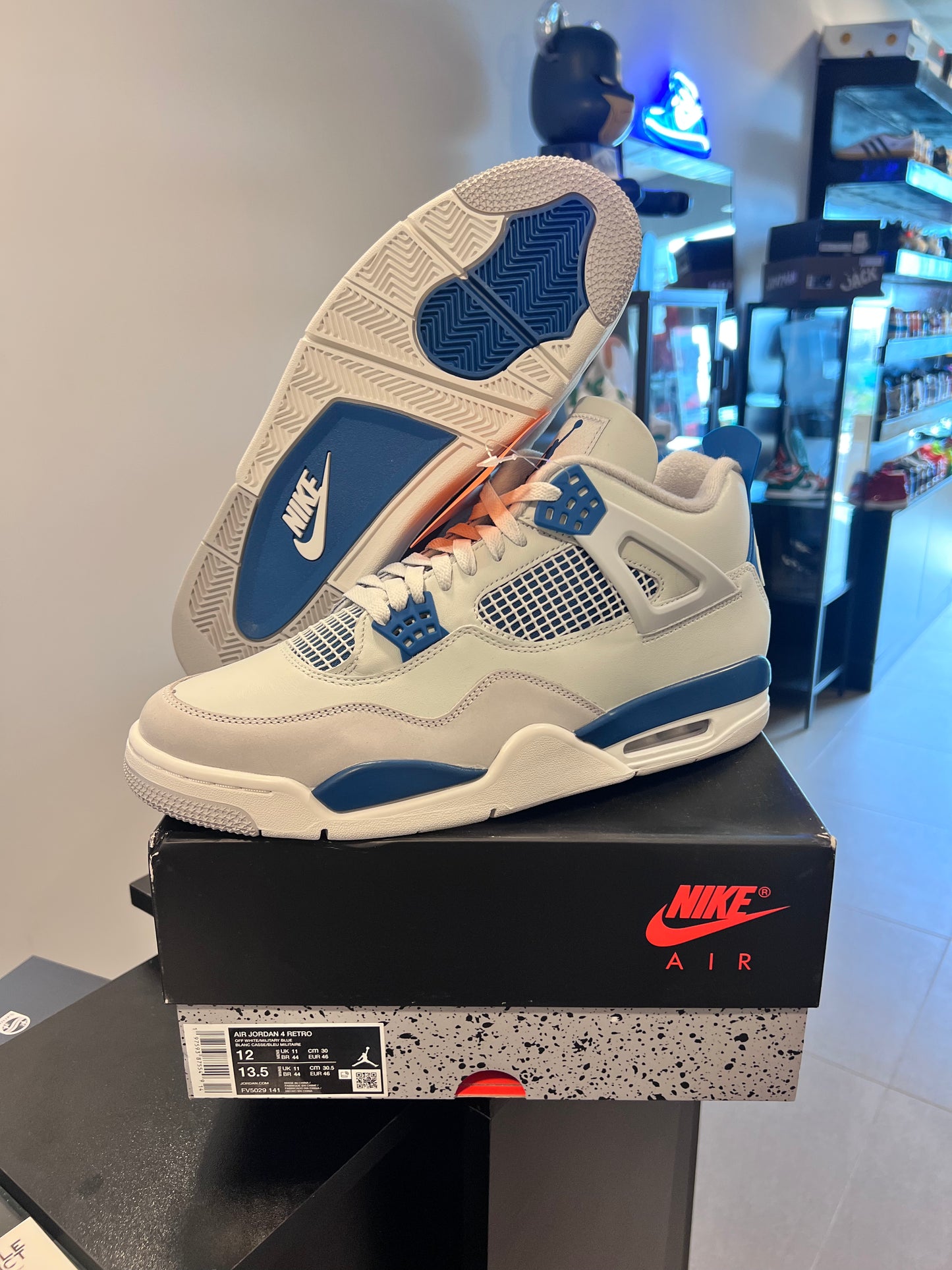Jordan 4 Retro
Military Blue (2024)