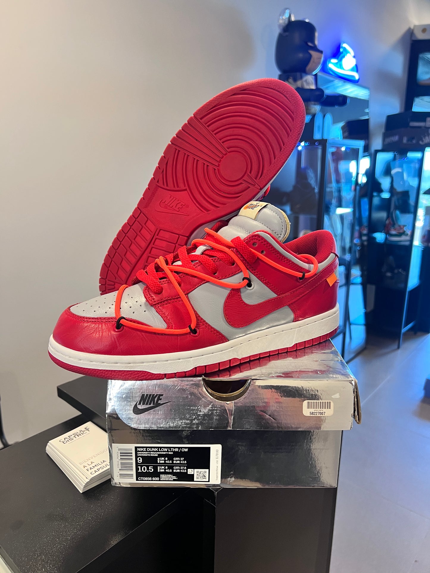 Nike Dunk Low
Off-White University Red