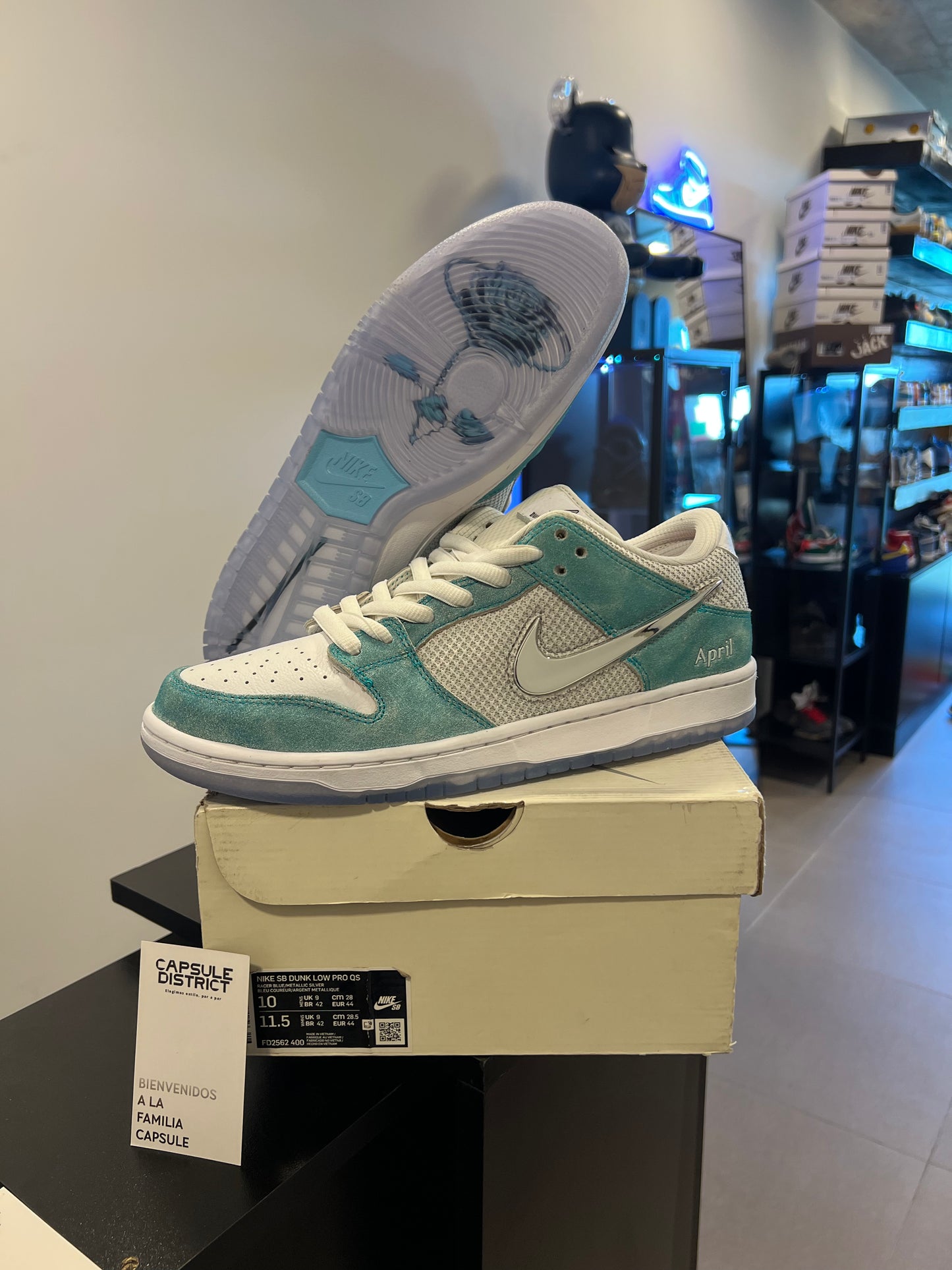 Nike SB Dunk Low
April Skateboards