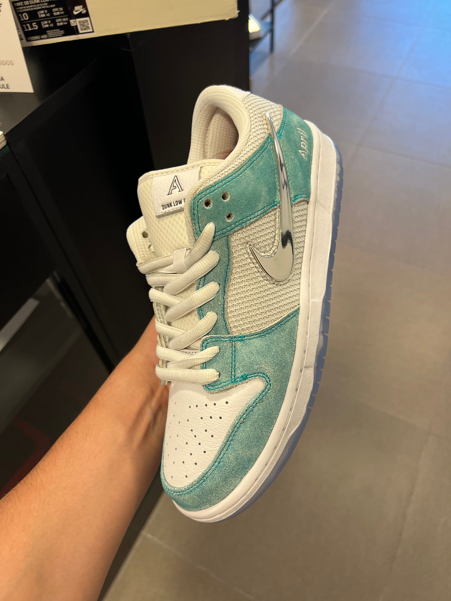 Nike SB Dunk Low
April Skateboards