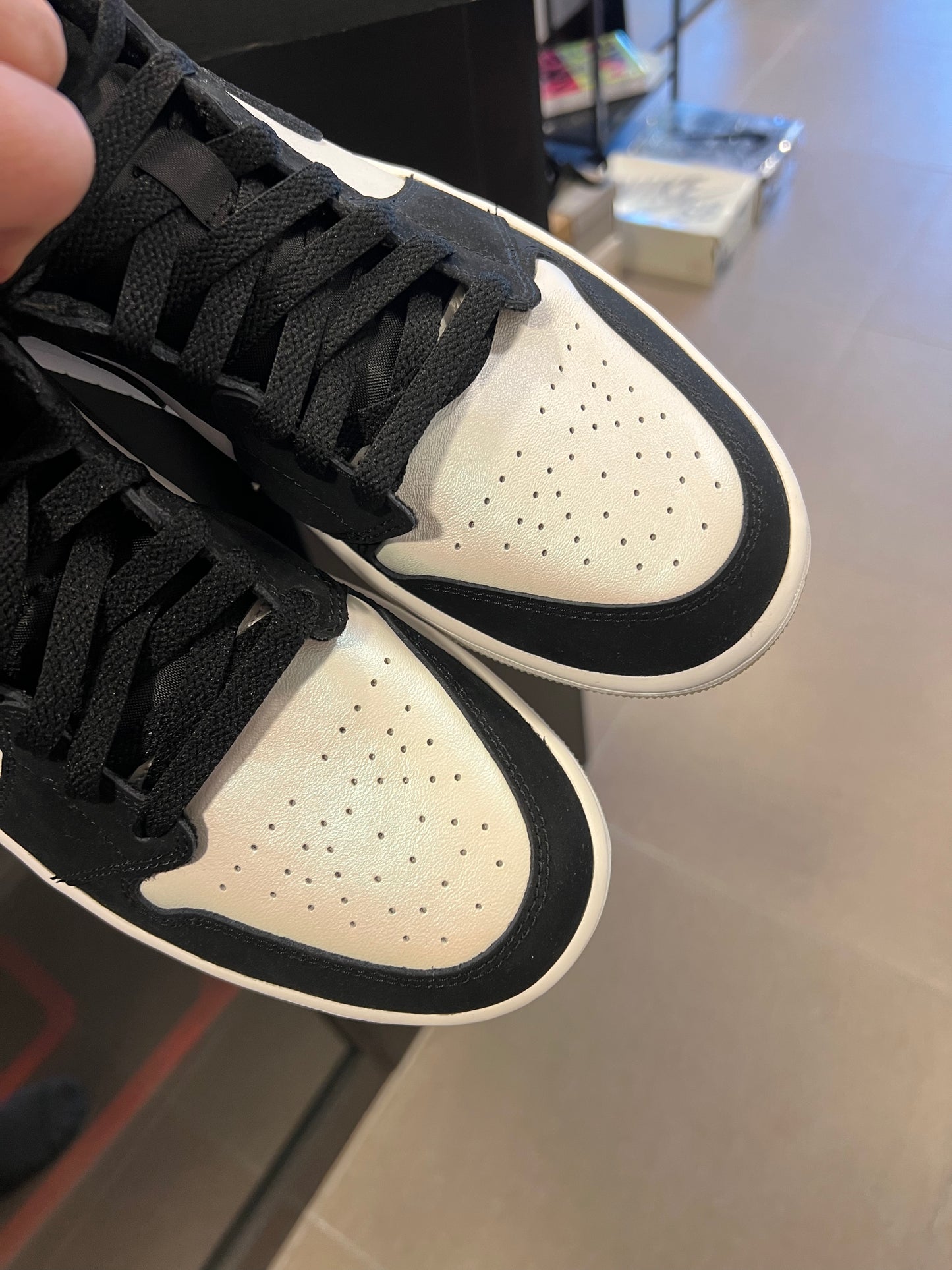 Jordan 1 Mid
Diamond Shorts