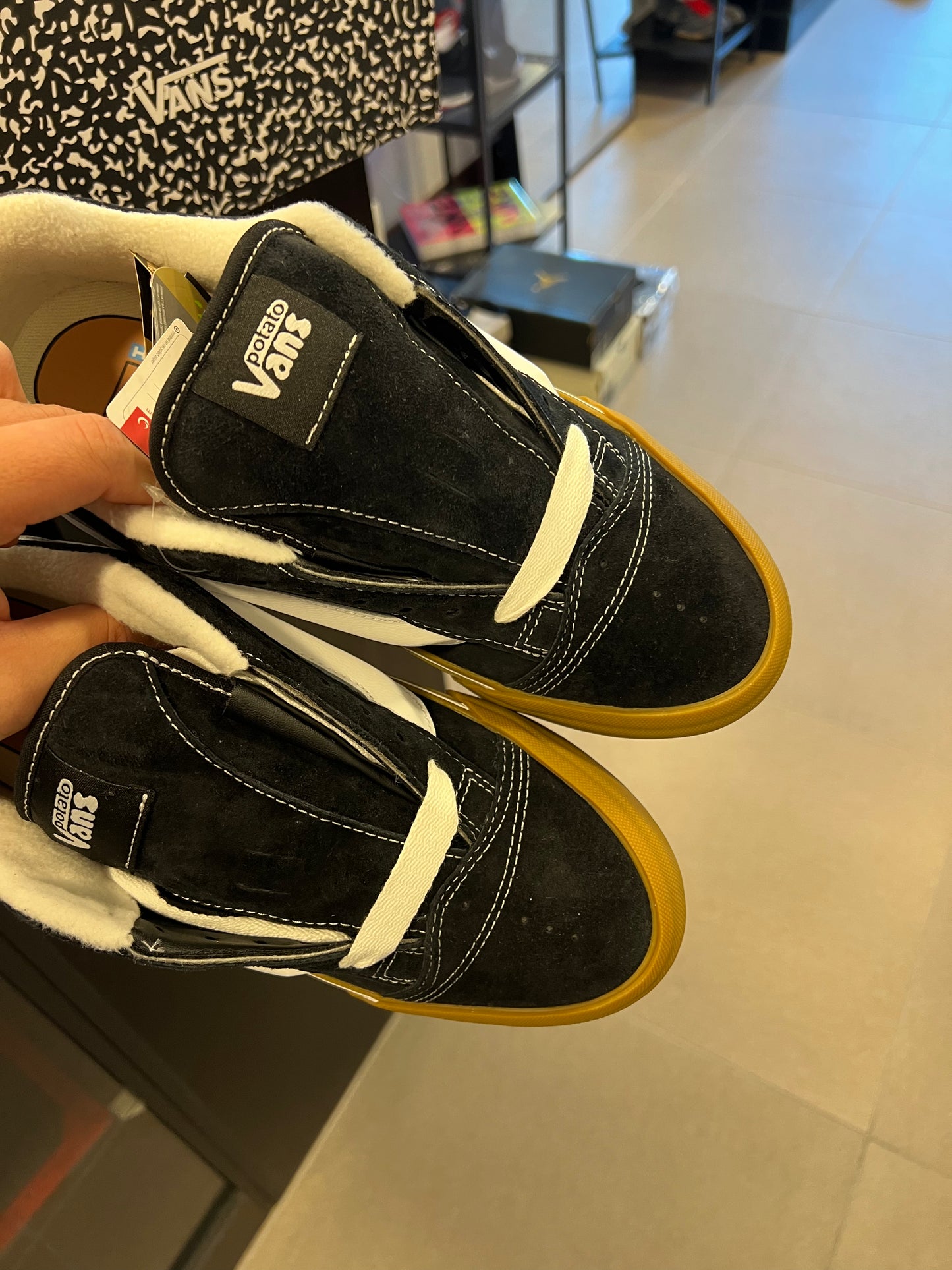 Vans Knu Skool MTE-1 LX
Imran Potato Black Gum